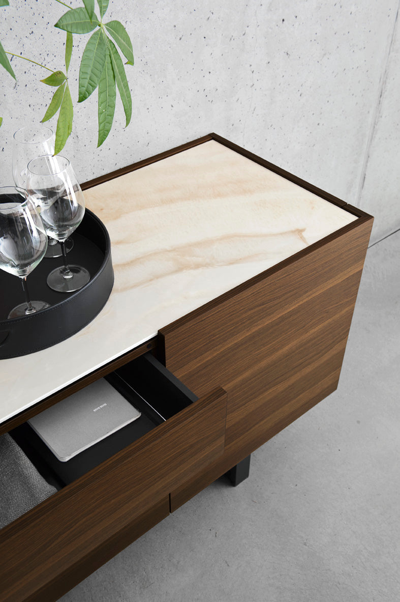 Komoda HORIZON tmavé dřevo s krémovou deskou