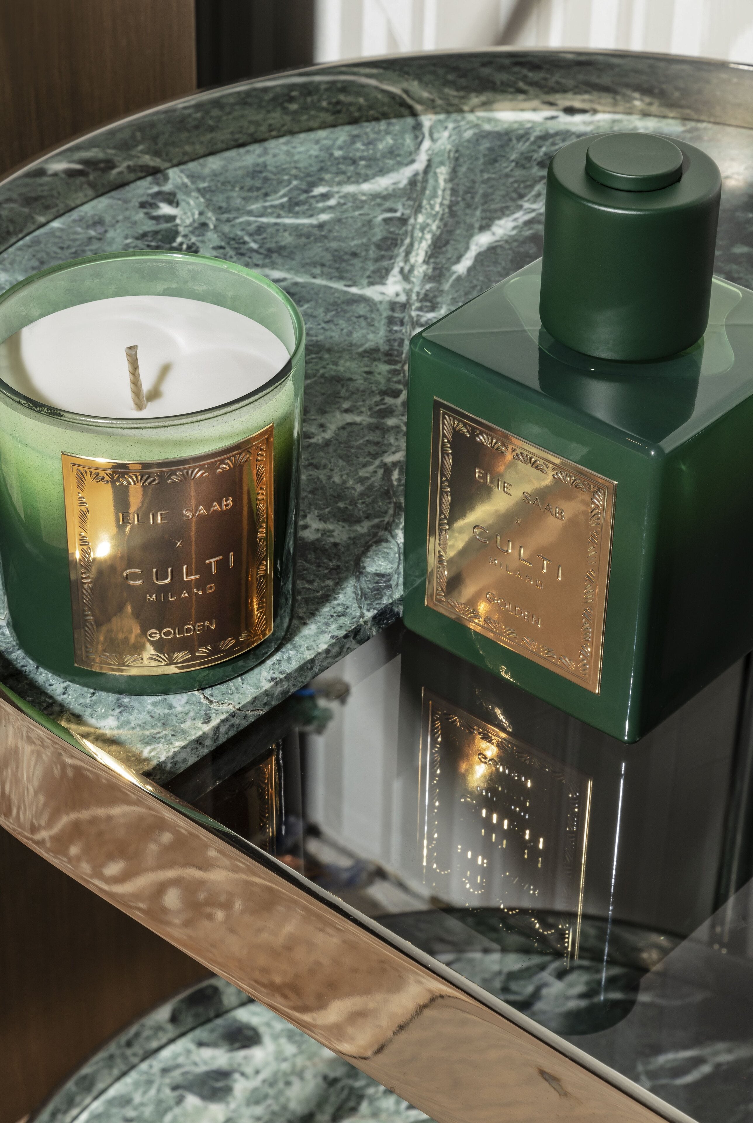 Aromatický difuzér GOLDEN s tóny hořkého pomeranče, mandarinky, zázvoru, pomerančových květů a cedru.
