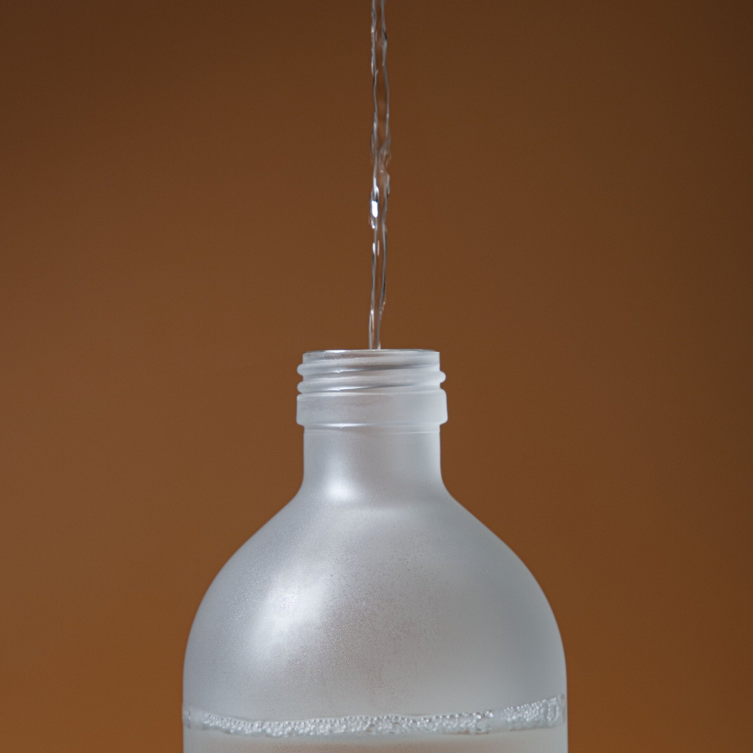 Refill vůně DAMASQUE s tóny zázvoru, černého pepře, cedru, pačuli a opoponaxu.