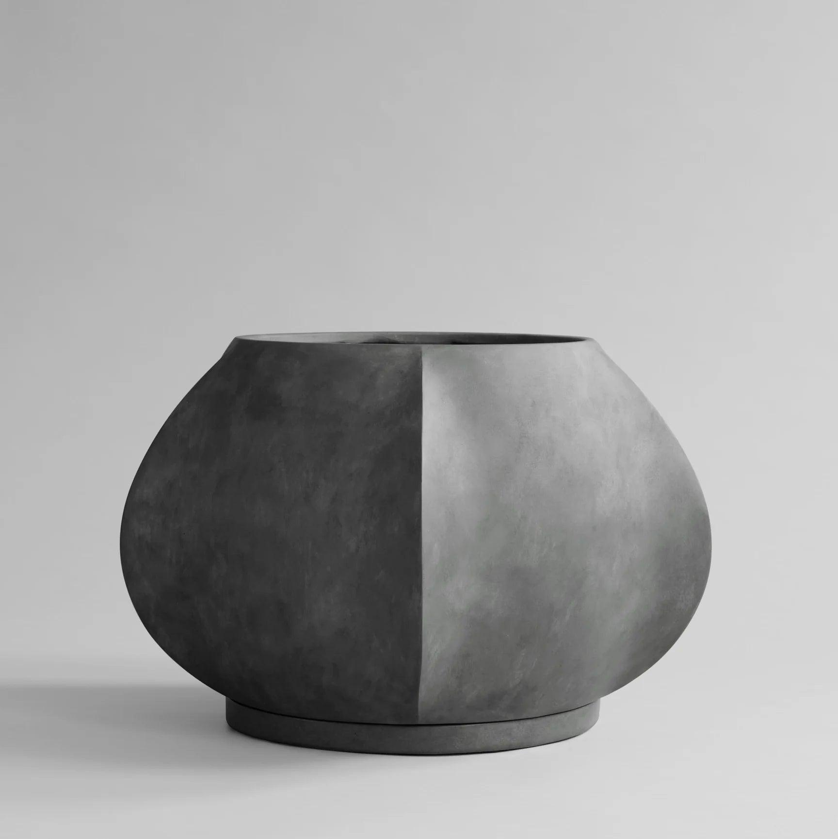 Doniczka ARKET ciemnoszary 101 Copenhagen Eye on Design