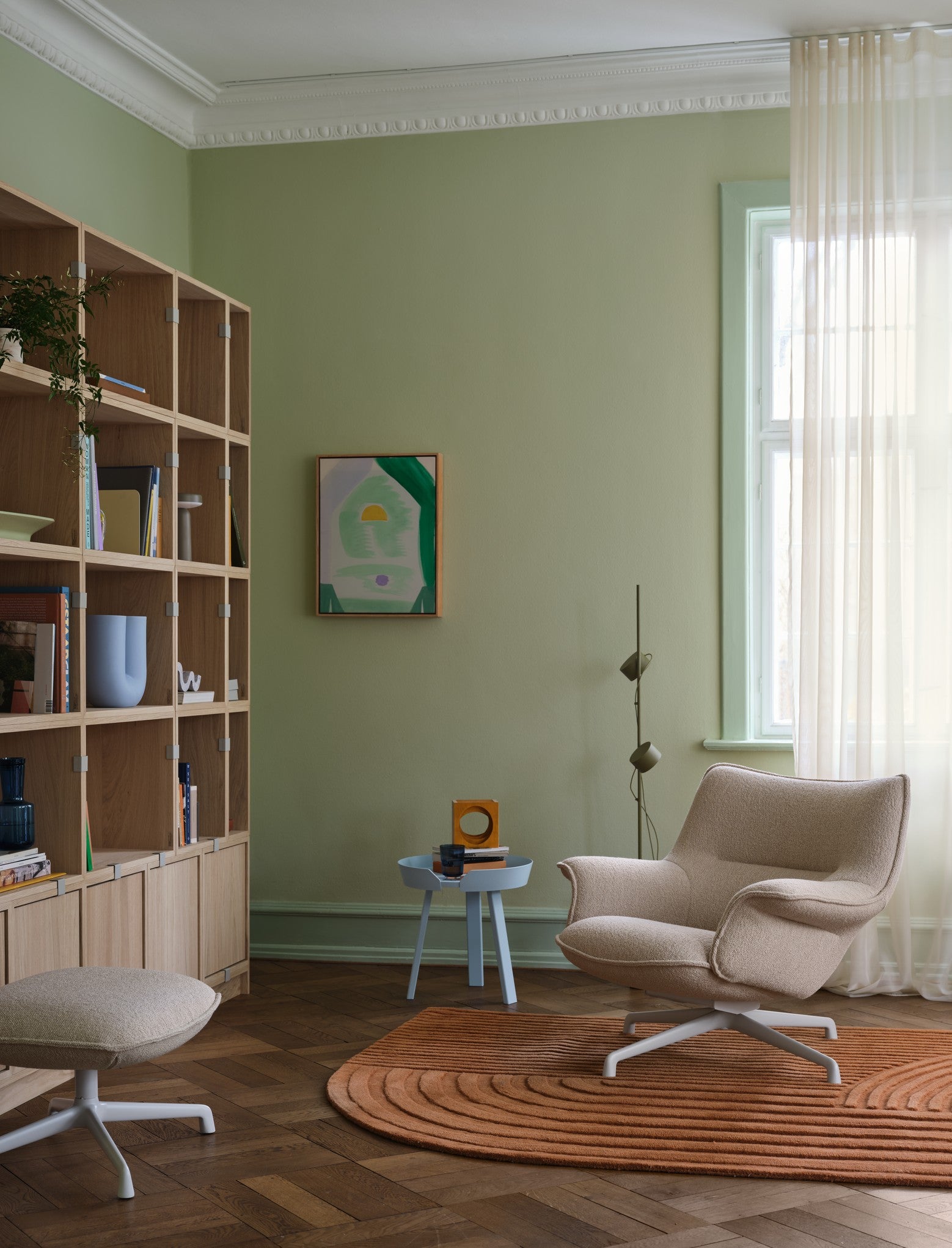 ROUND side table in blue