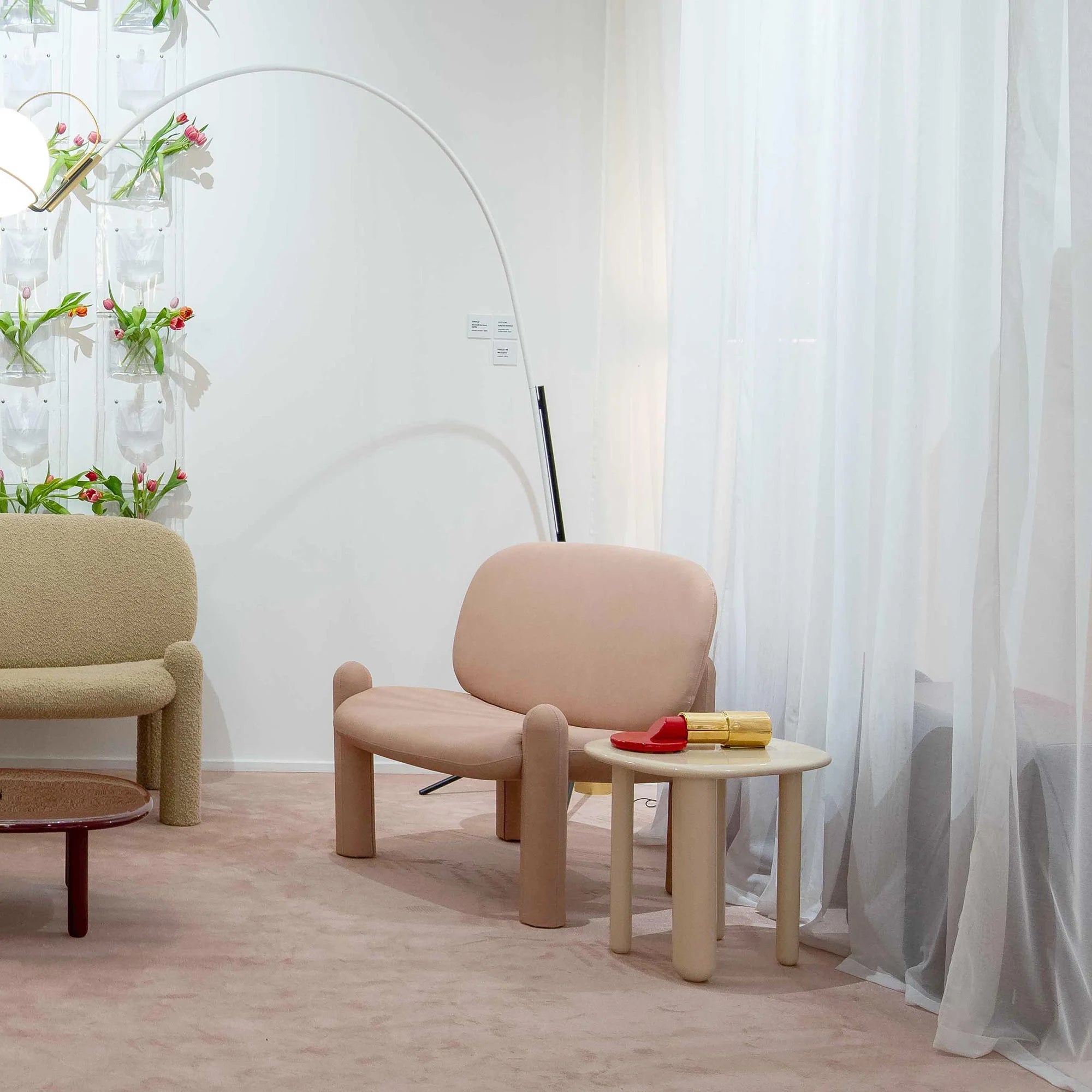 Black kiss storage container