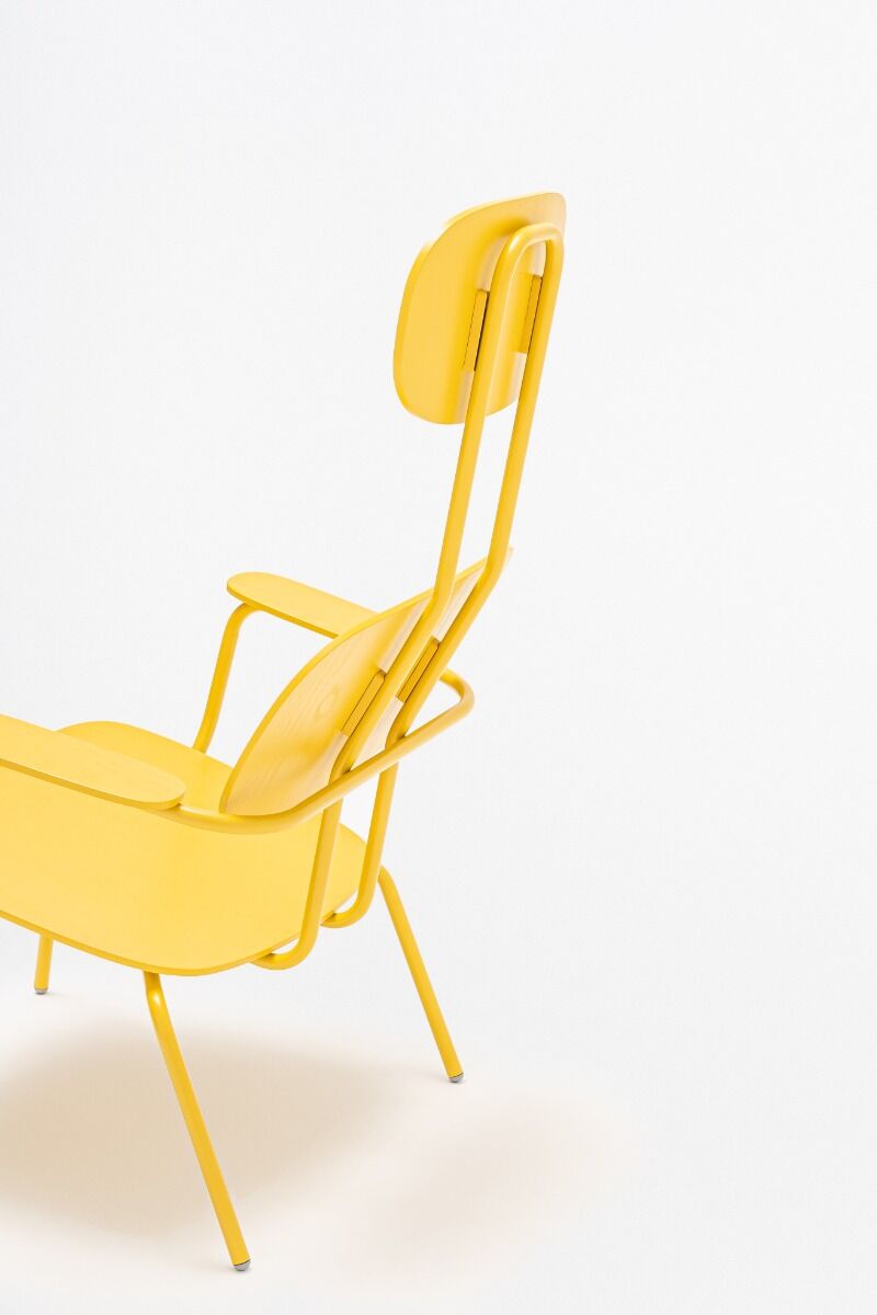 Fotel z zagłówkiem NEW SCHOOL LOUNGE niebieska podstawa z podłokietnikami