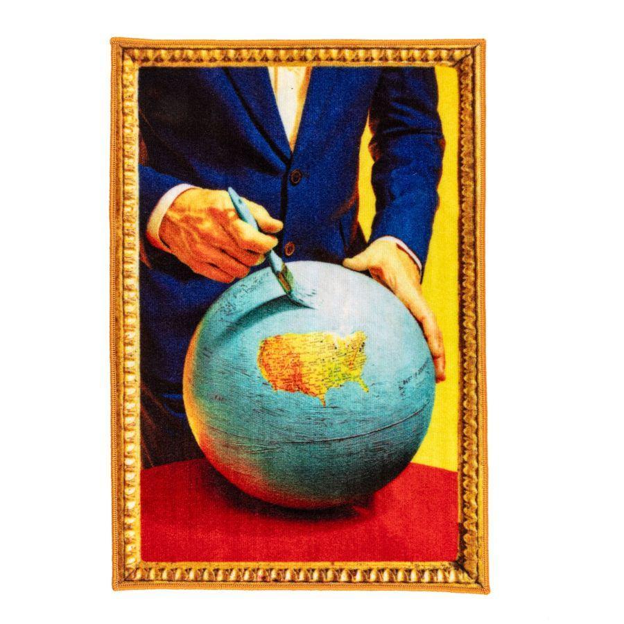 Dywan GLOBE ze złotą ramą Seletti Eye on Design