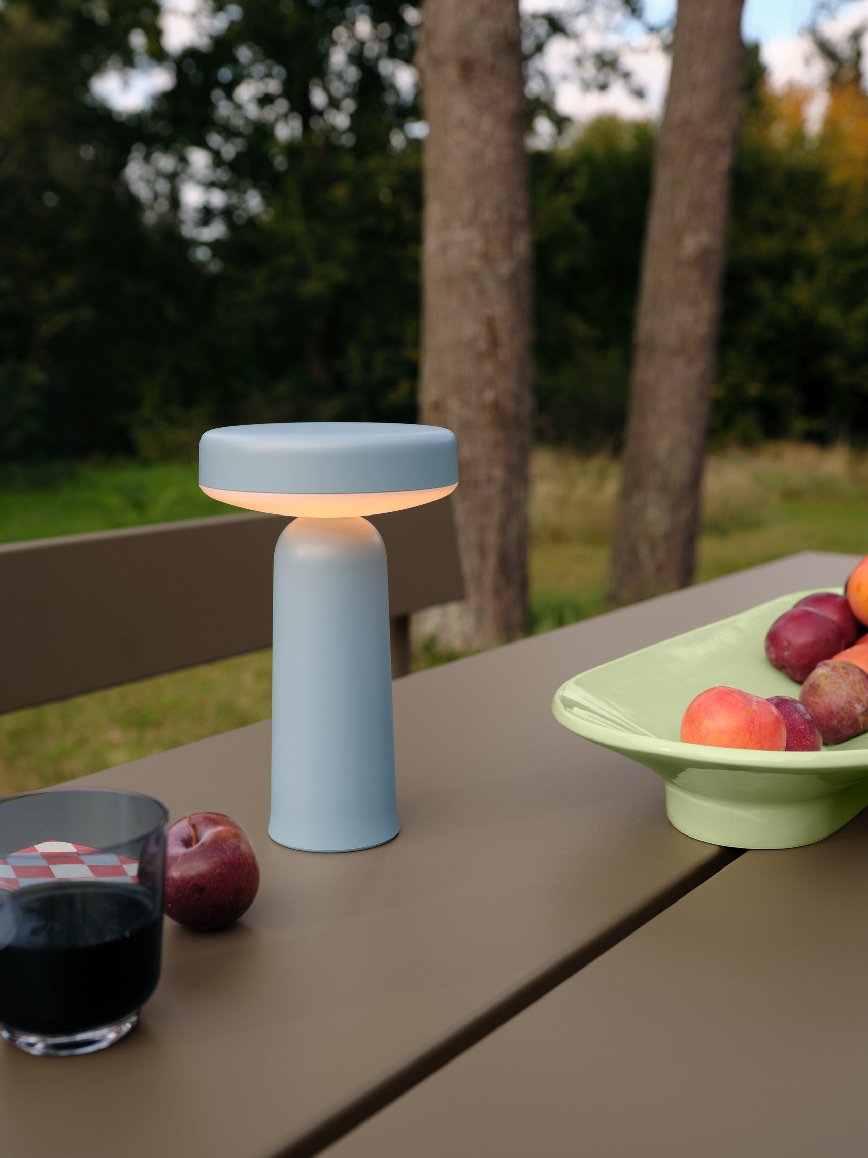 LINEAR taupe outdoor table steel