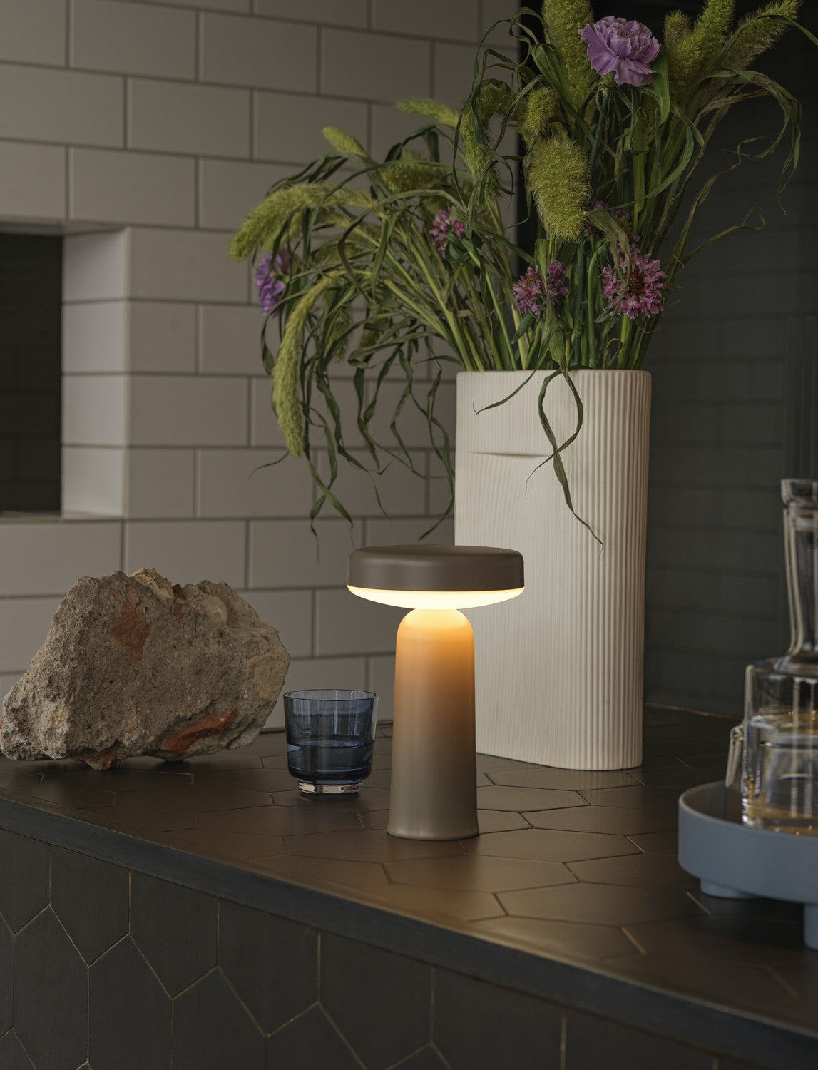 Přenosná venkovní lampa EASE taupe
