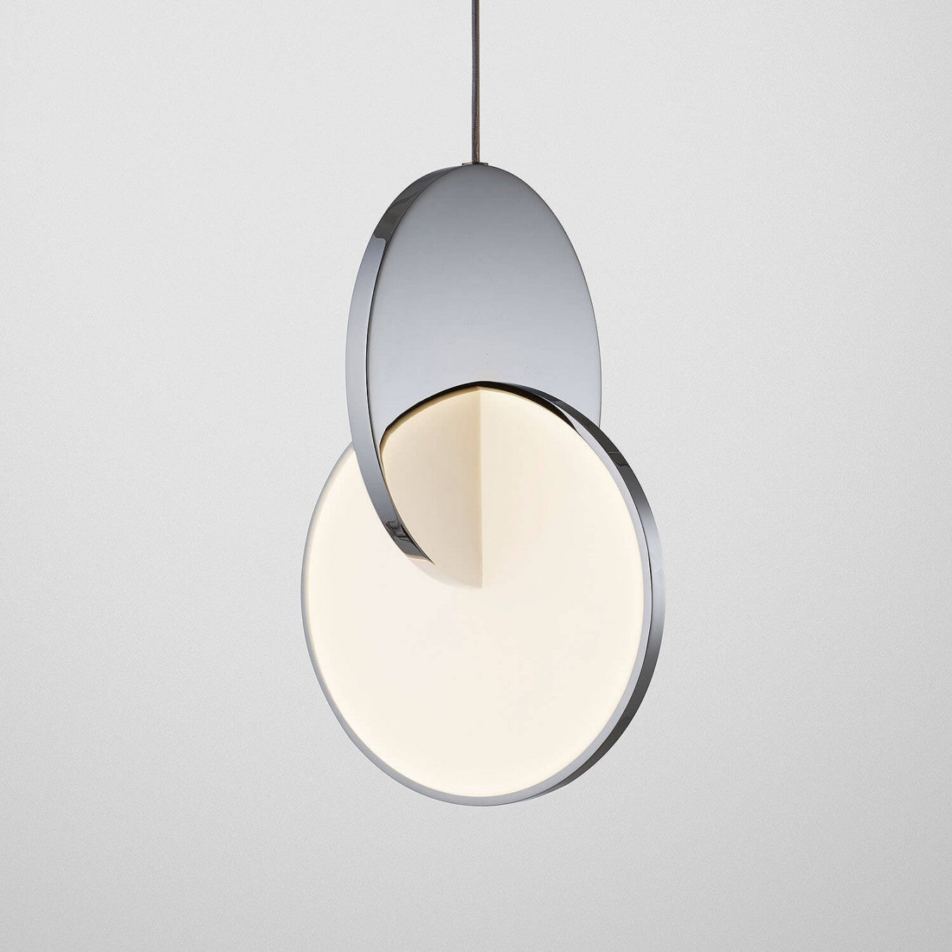 Chromovaná závěsná lampa ECLIPSE