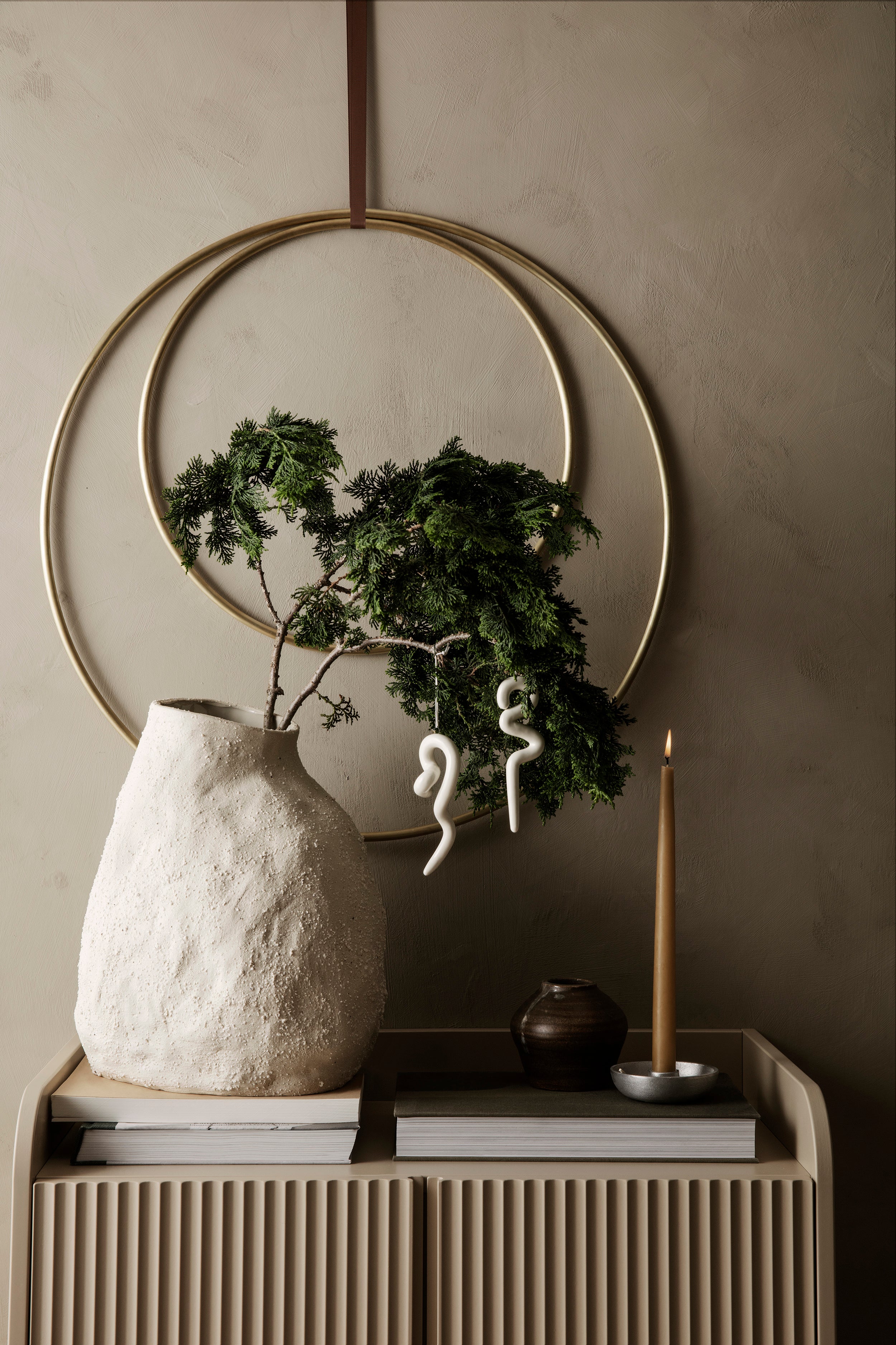 VULCA vase broken white