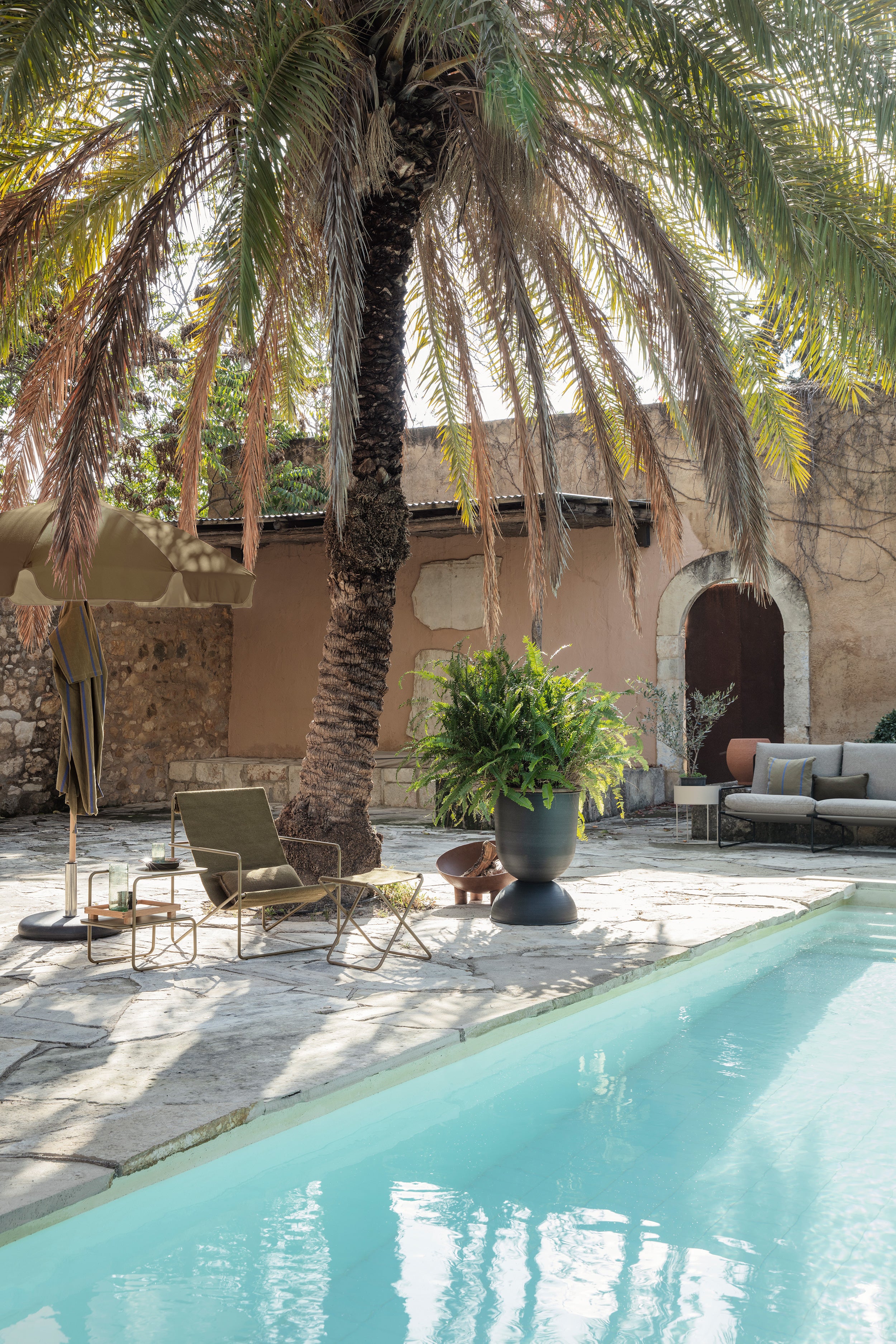 Desert olive garden armchair with olive base