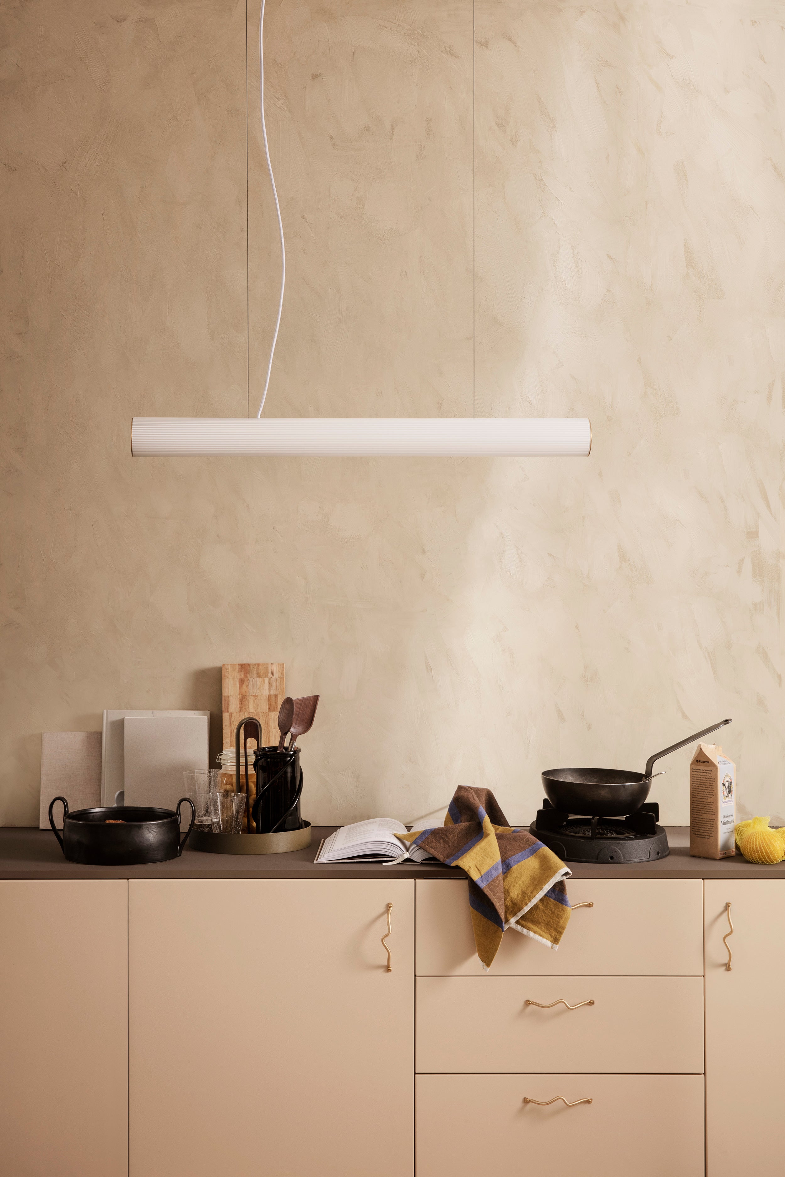 Lampa wisząca VUELTA biały z mosiężnym wykończeniem – mosiądz