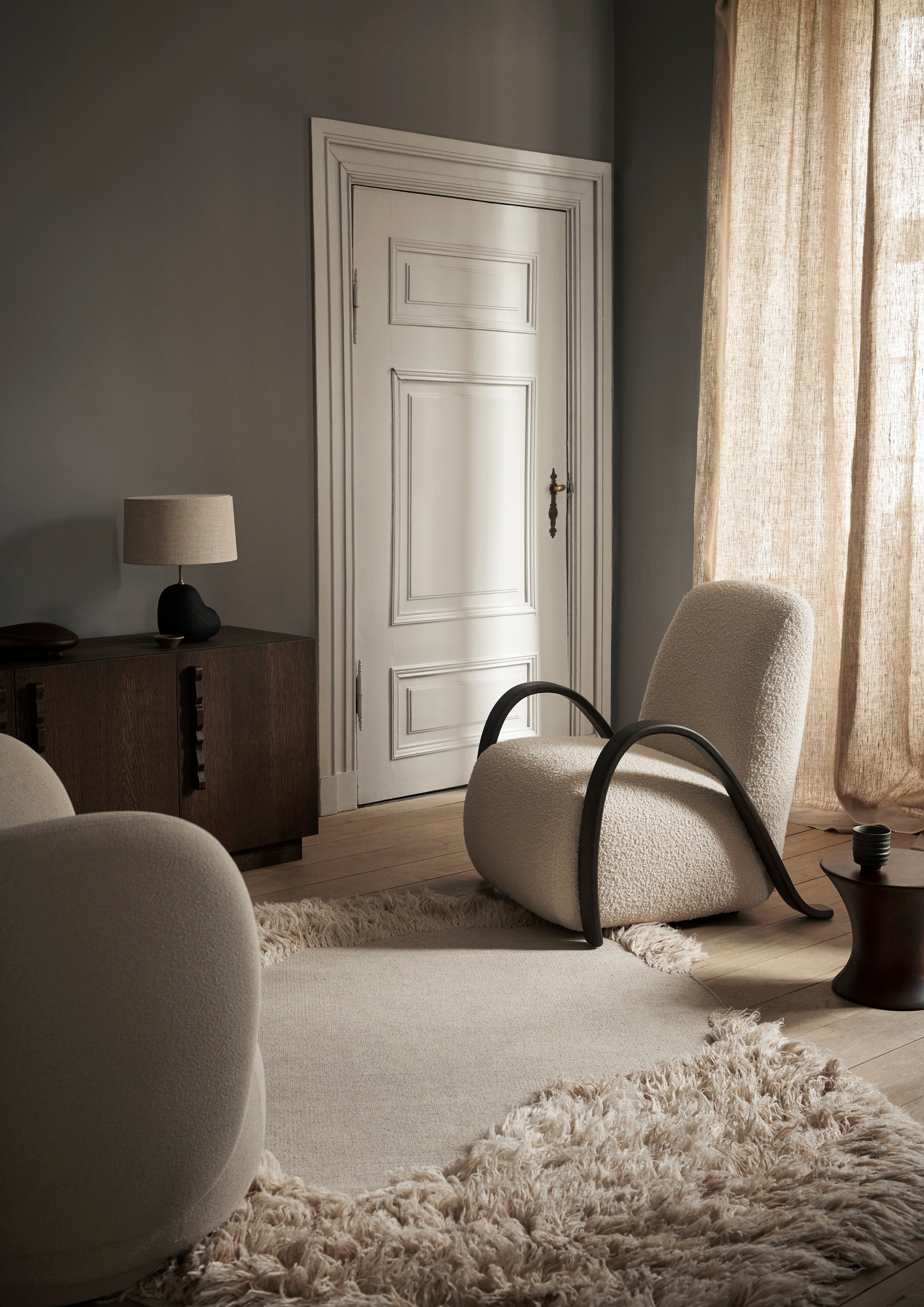 Oval rug NORTE broken white with long pile