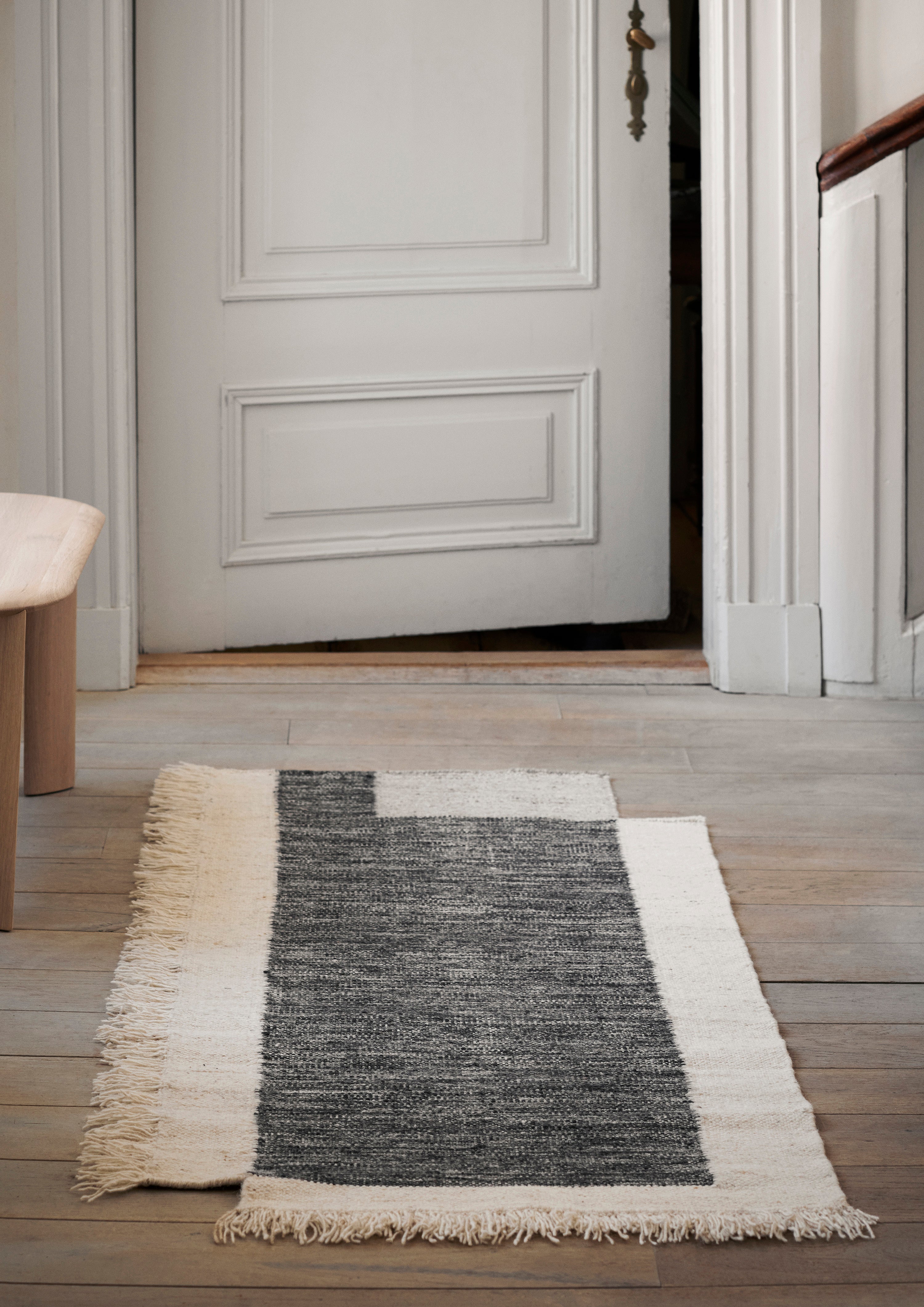 COUNTER gray runner with beige