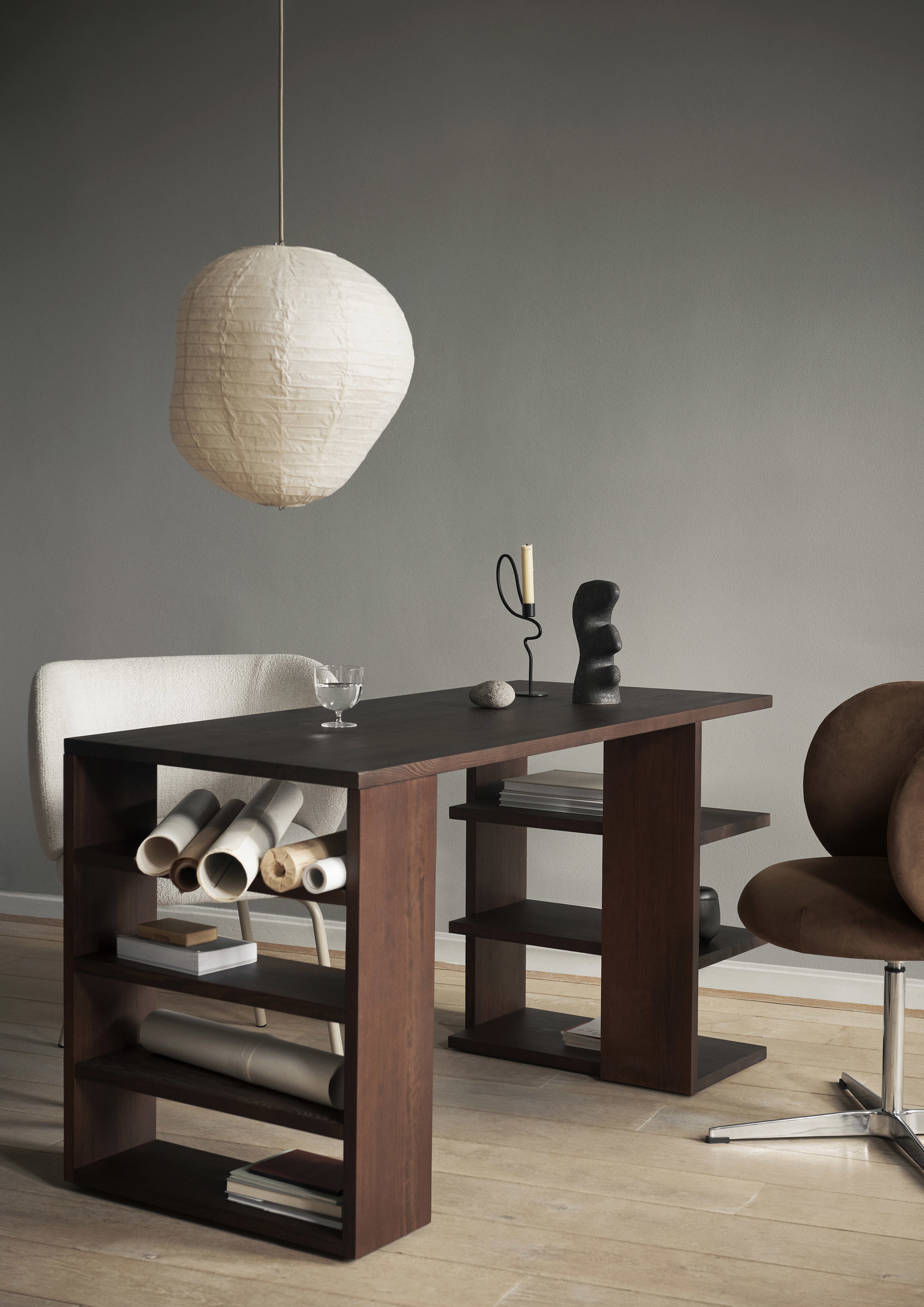 Swivel chair with RICO Rich Velvet brown armrests