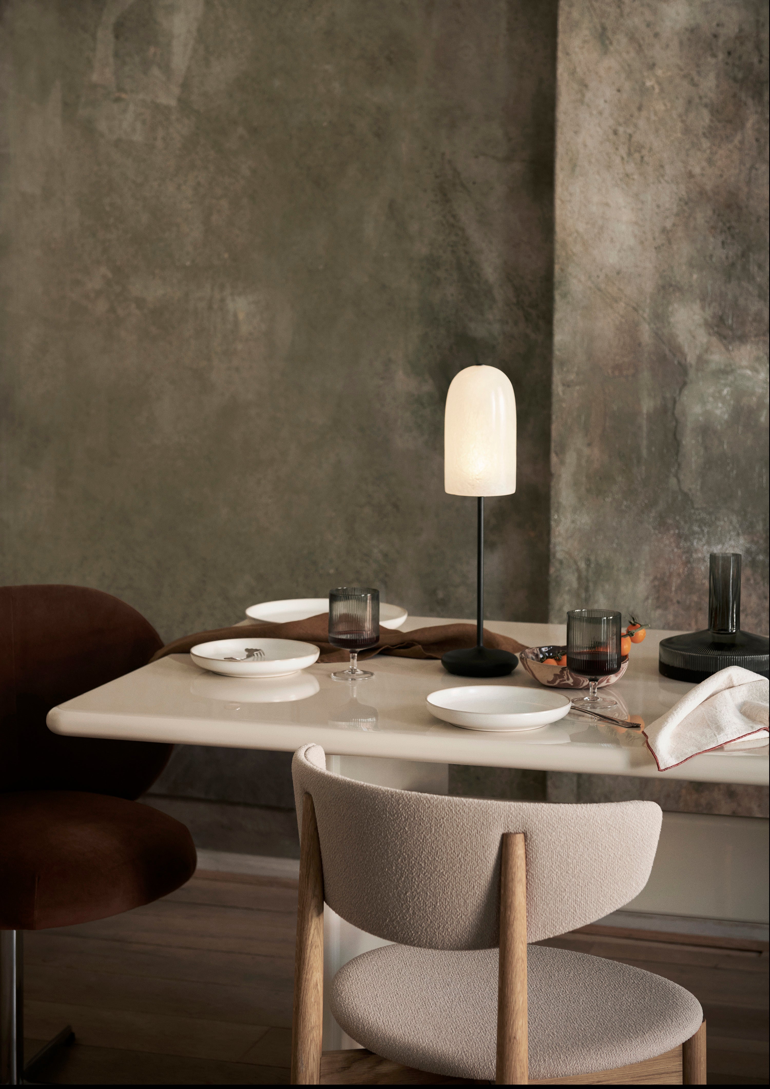 Venkovní stolní lampa GRY bílý stínidlo s černým podstavcem