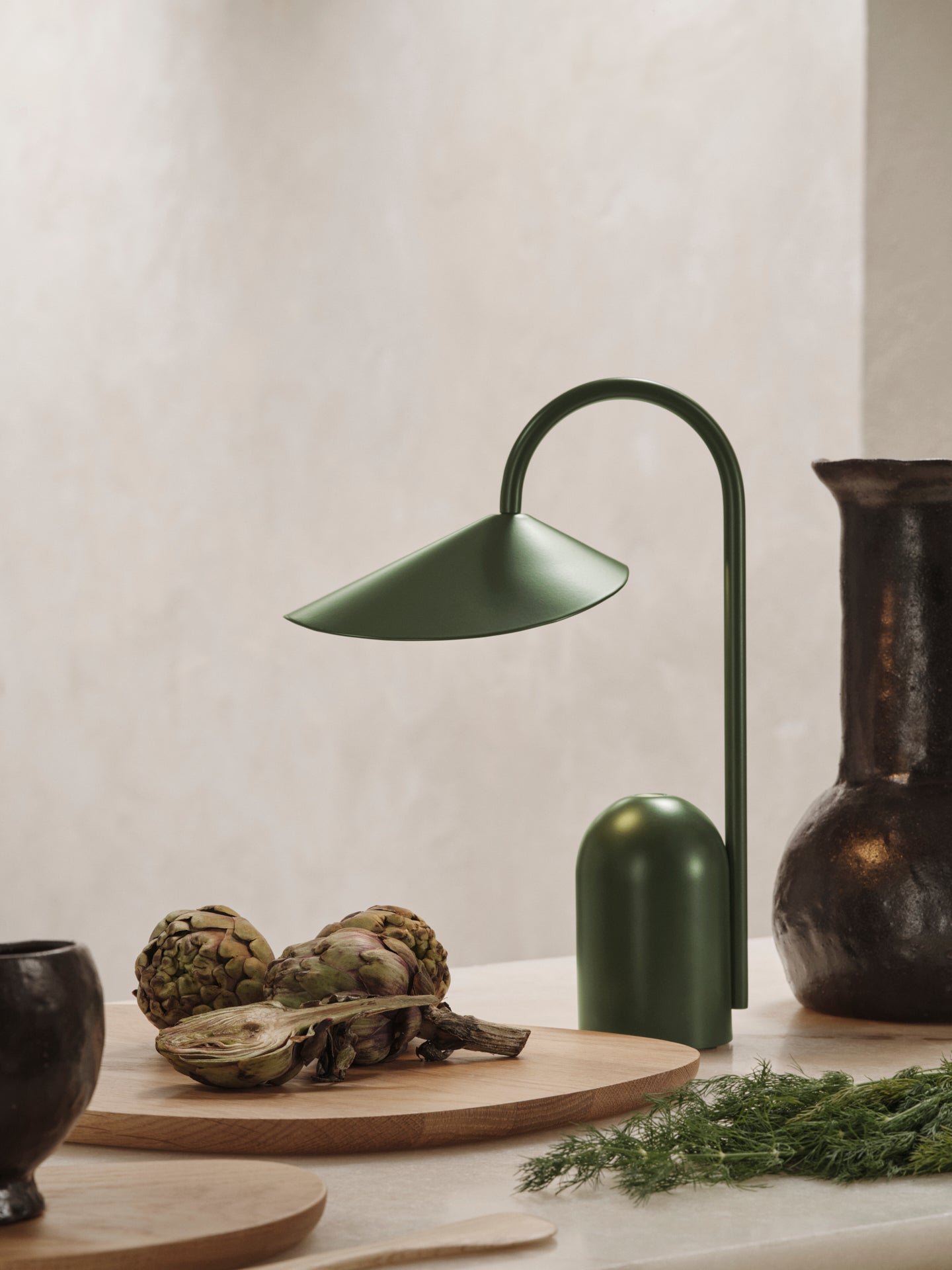 Olive arum portable lamp