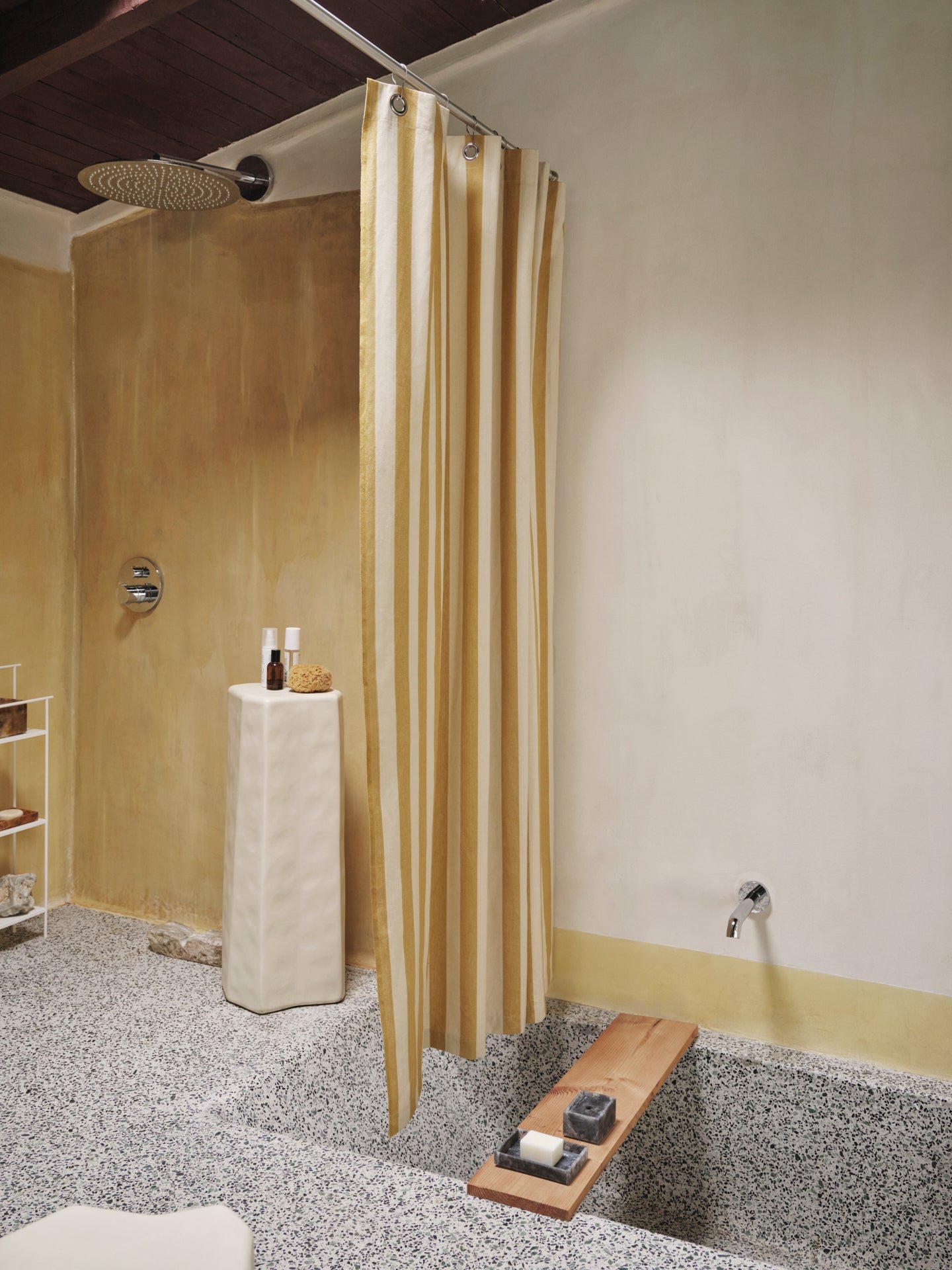 Boční stolek STAFFA zlomená bílá