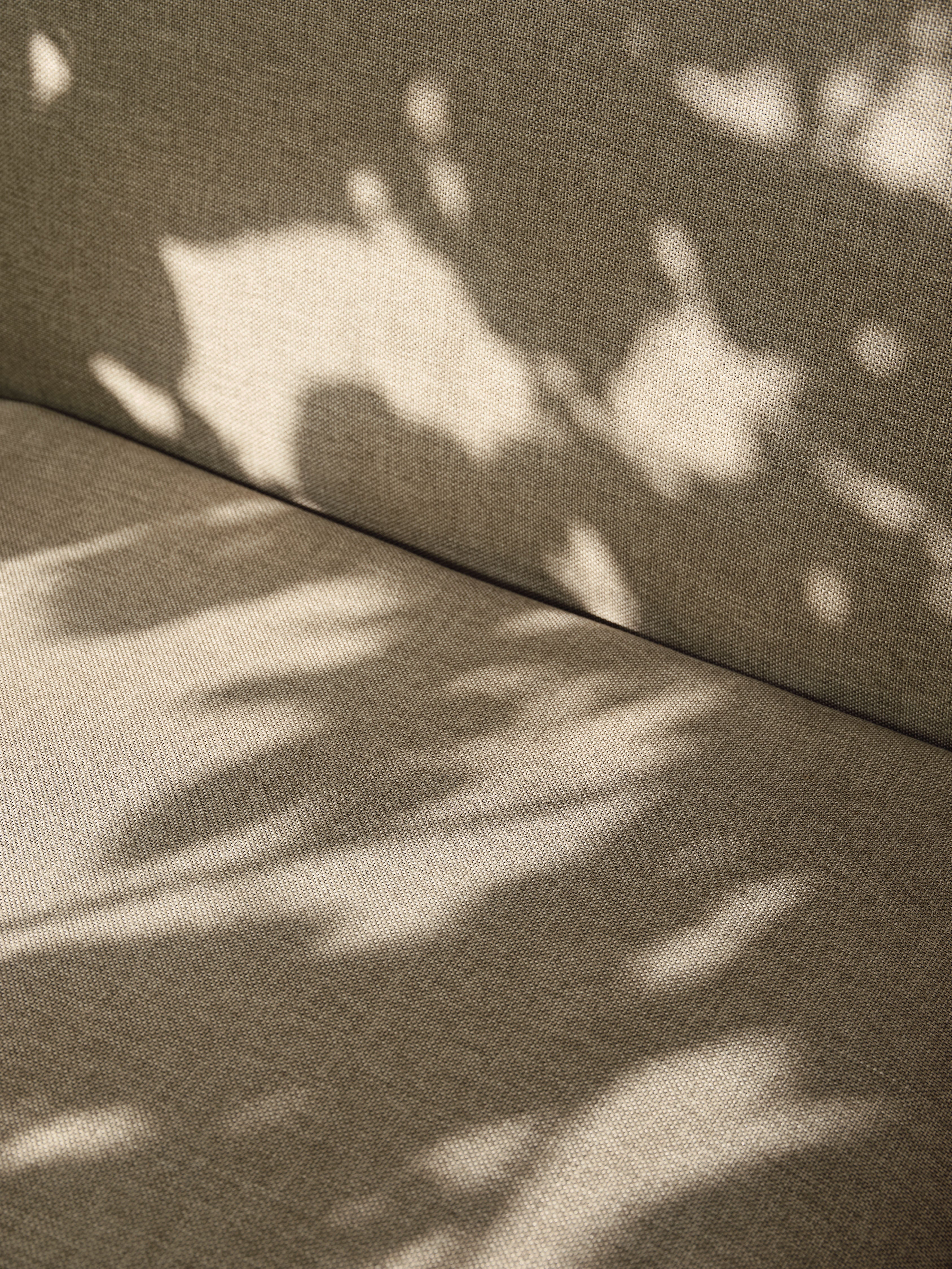 Sofa pro 2 osoby venkovní DESERT béžová s černým podstavcem