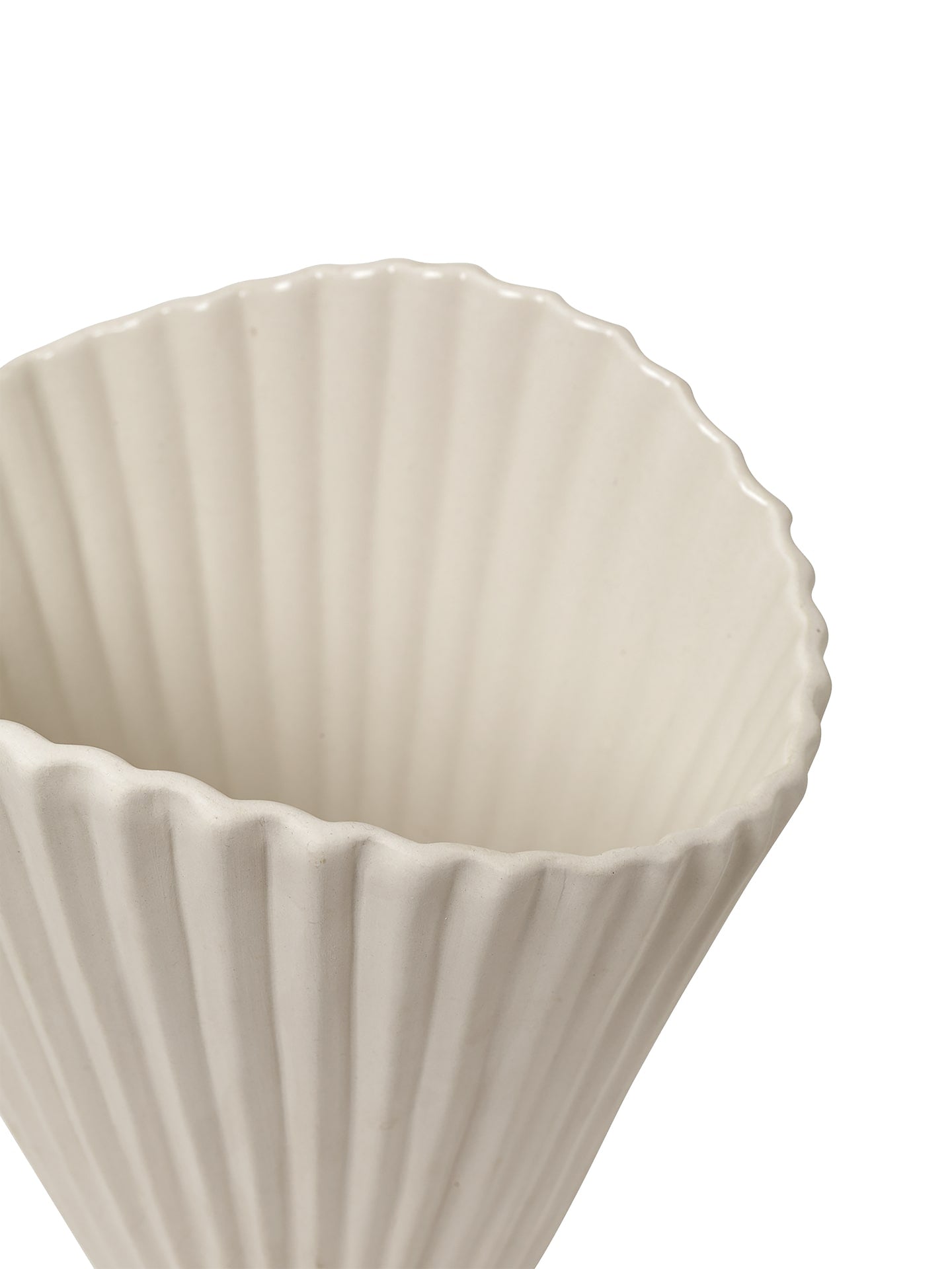 Fountain vase broken white