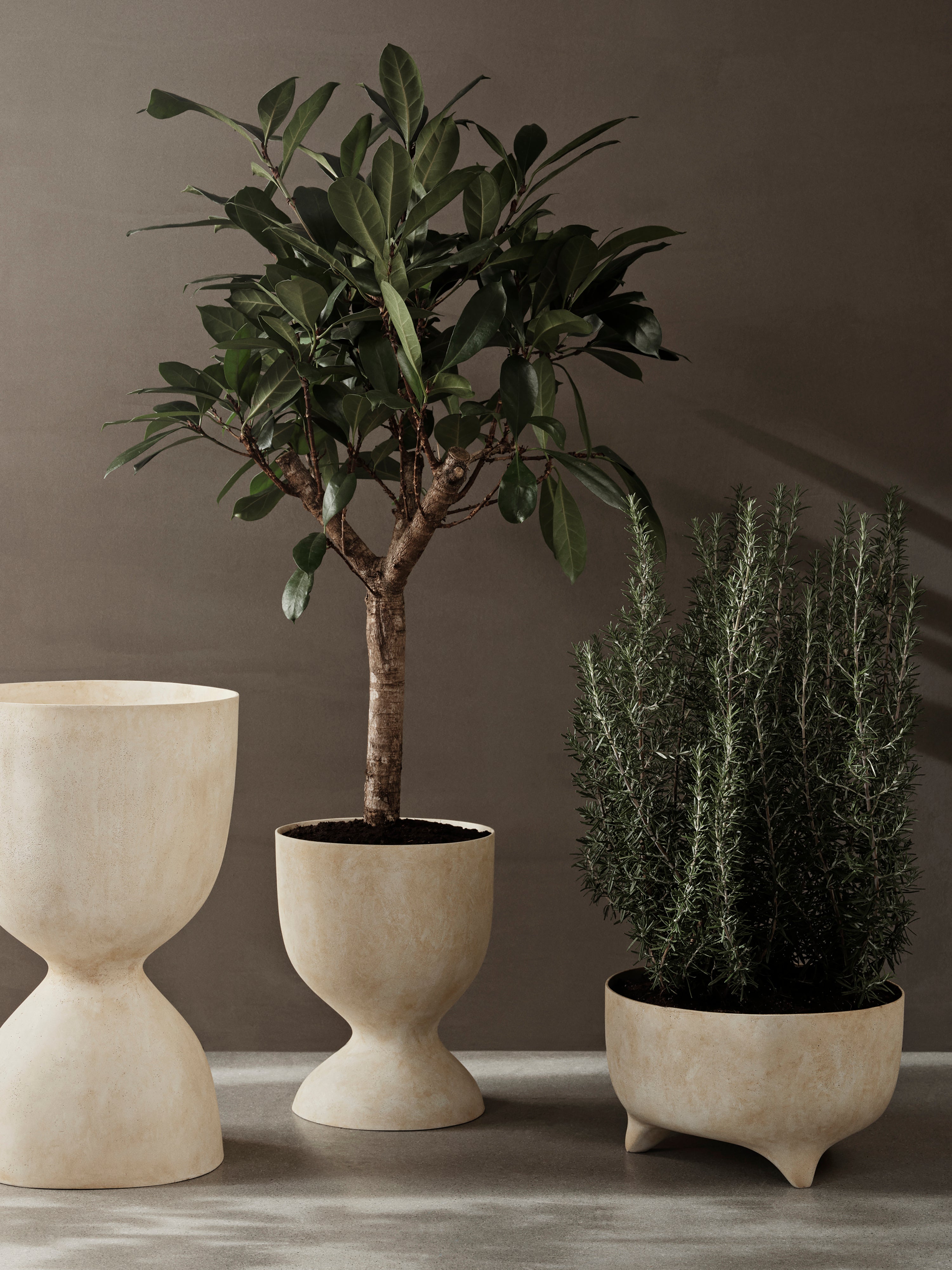 Donica EVOKE TALL piaskowy, marka ferm LIVING