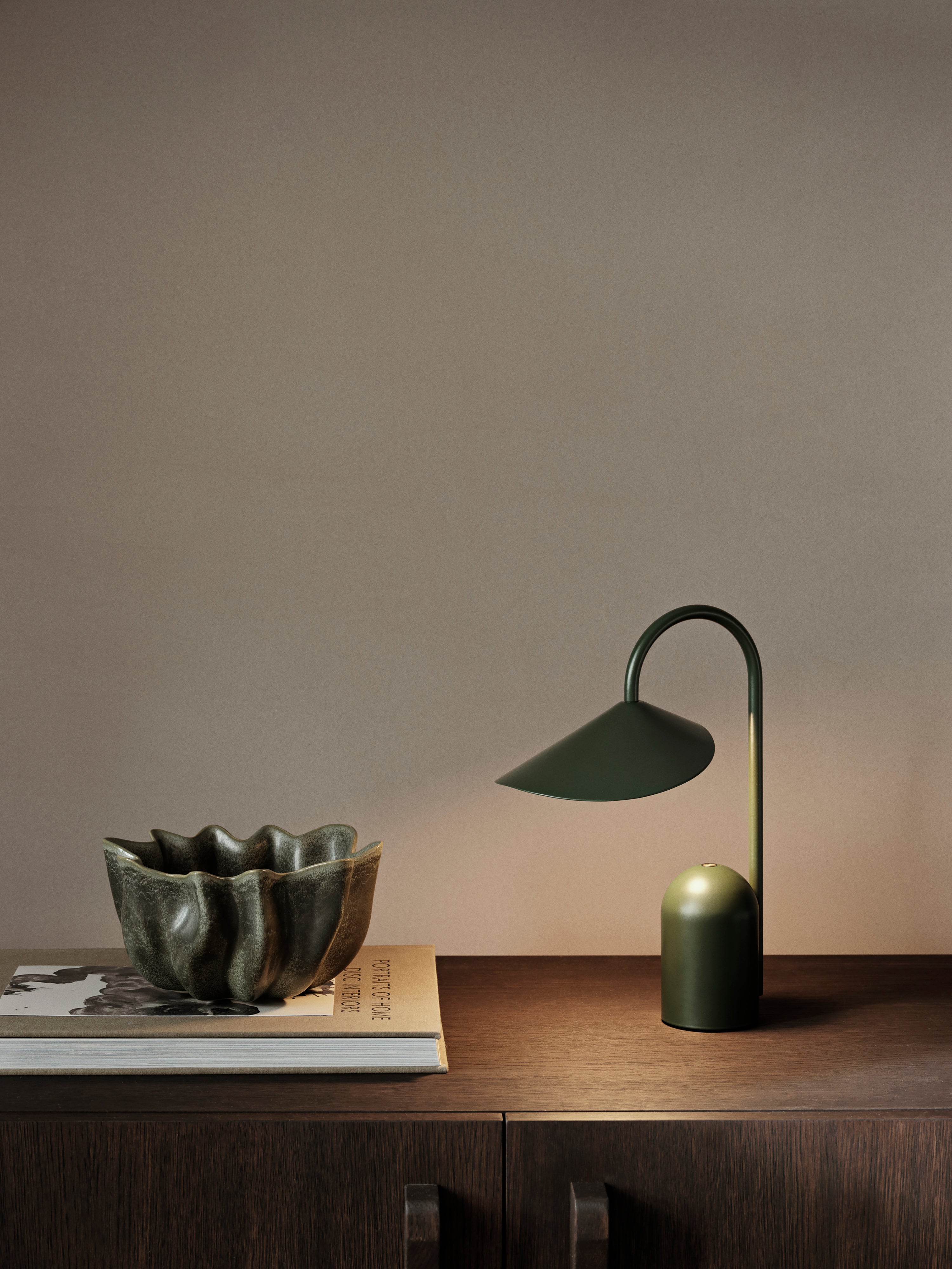 Olive arum portable lamp