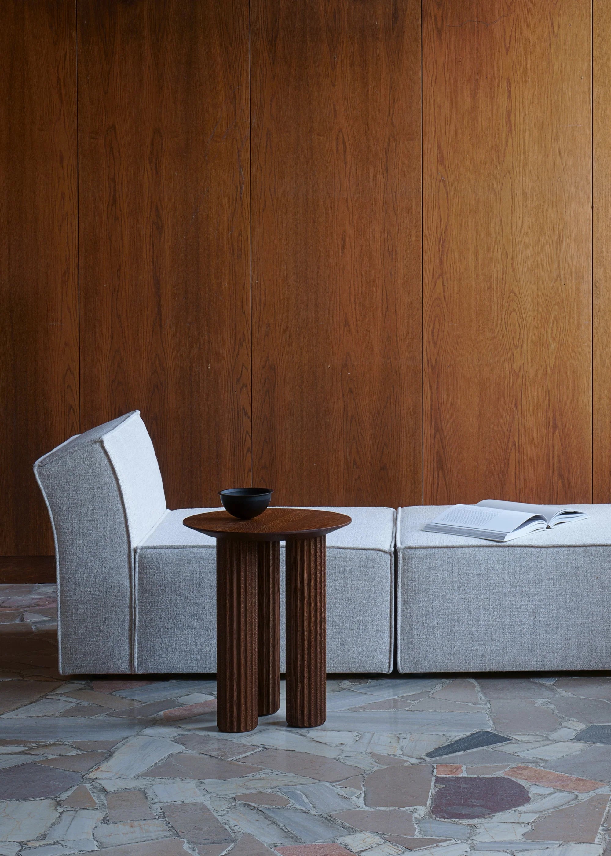 Boční stolek FILAR tmavé dubové dřevo