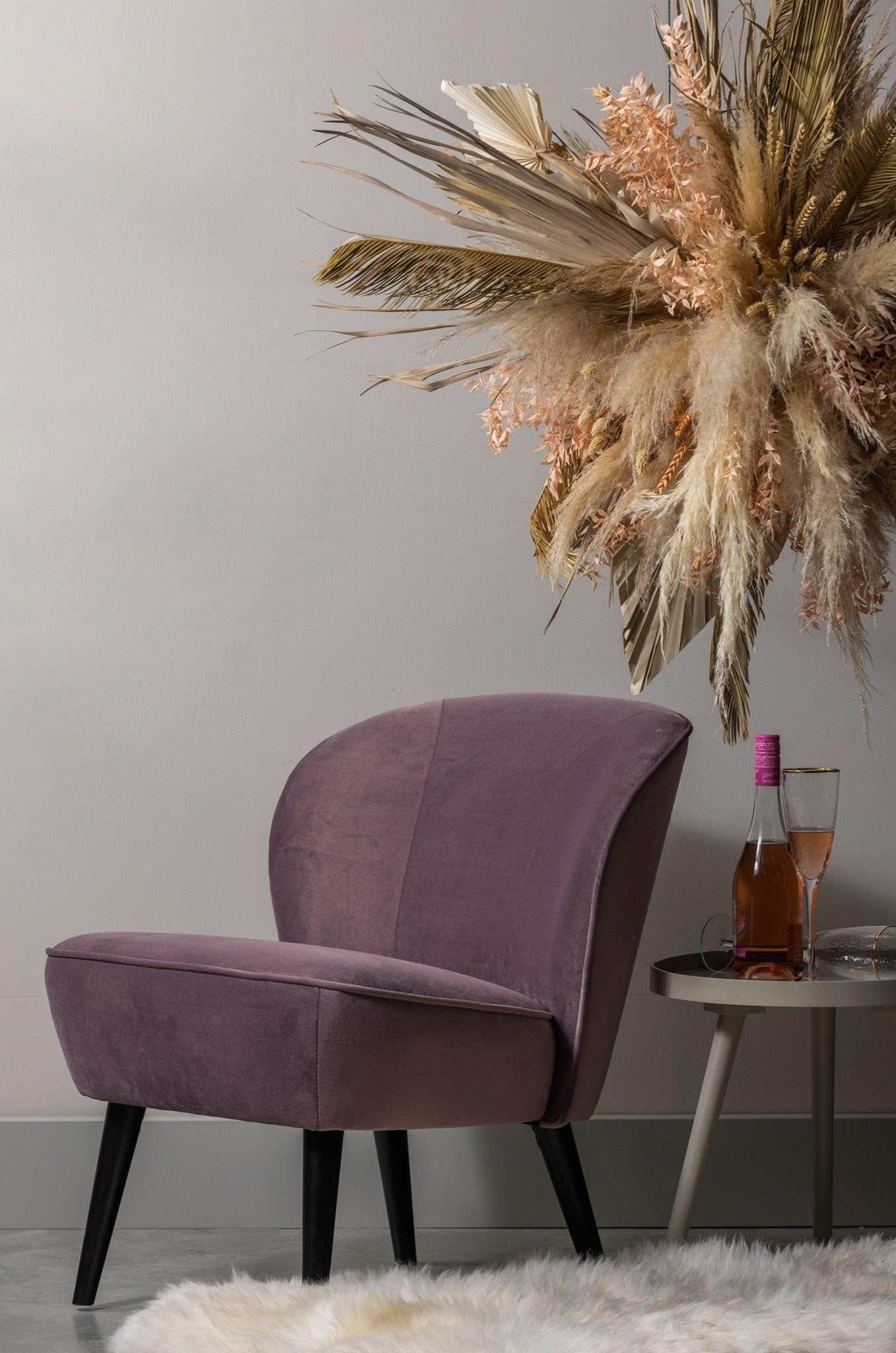 Fotel aksamitny SARA fioletowy Woood Eye on Design