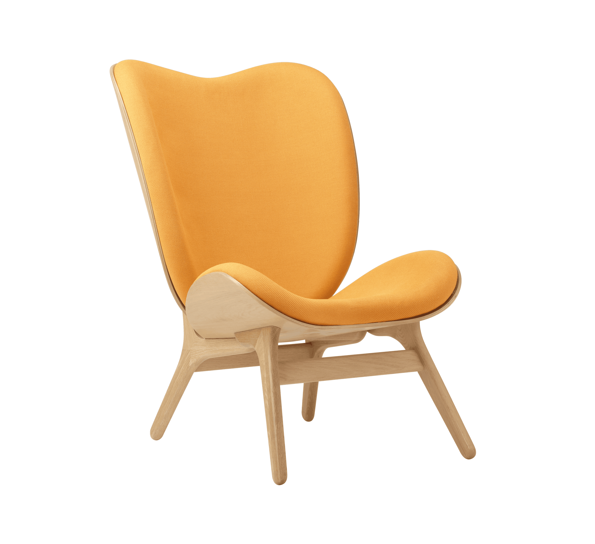 Fotel CONVERSATION PIECE TALL bursztynowy z dębową podstawą UMAGE Eye on Design