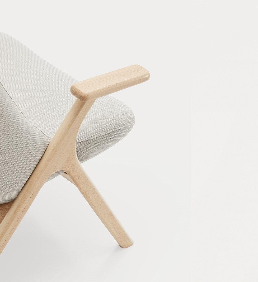 Fotel DINS kremowy z drewnianą podstawą Teulat Eye on Design