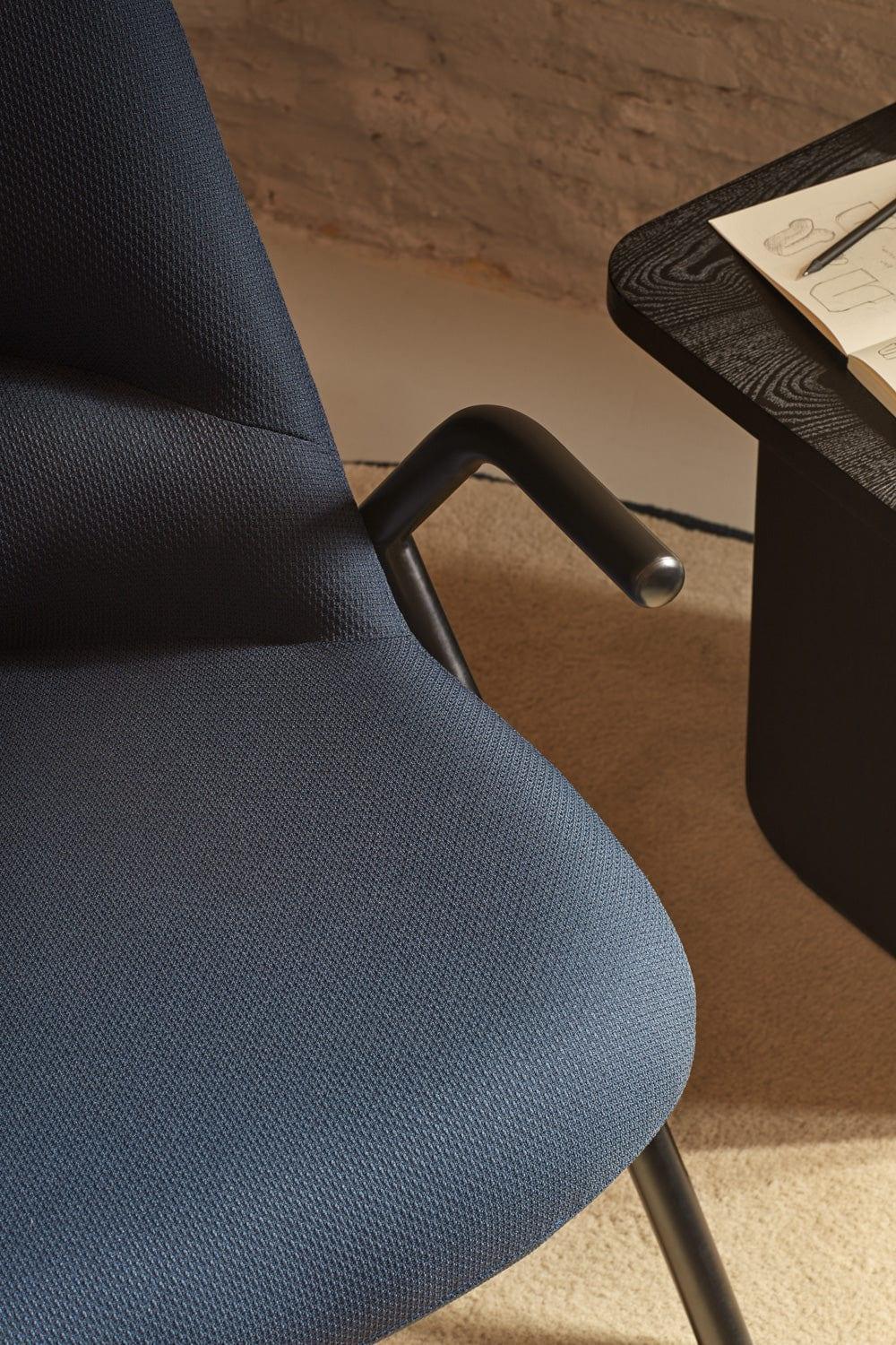 Fotel DINS wysoki ciemnoniebieski Teulat Eye on Design