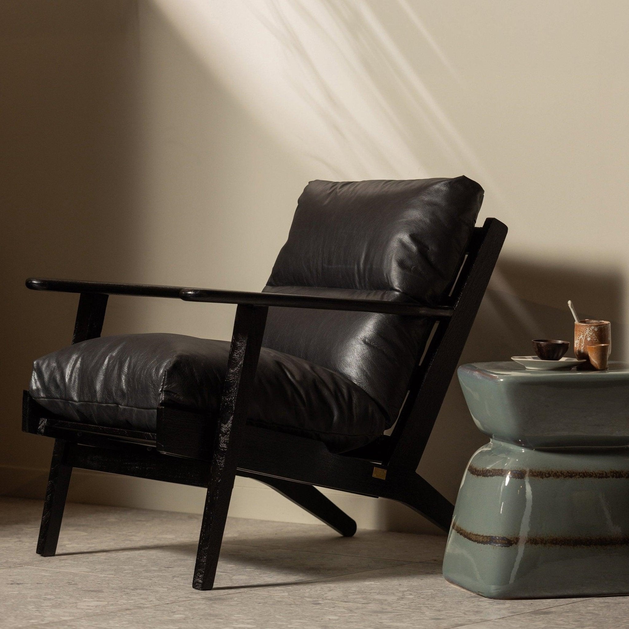 Fotel drewniany HOUSTON czarna skóra Be Pure Eye on Design