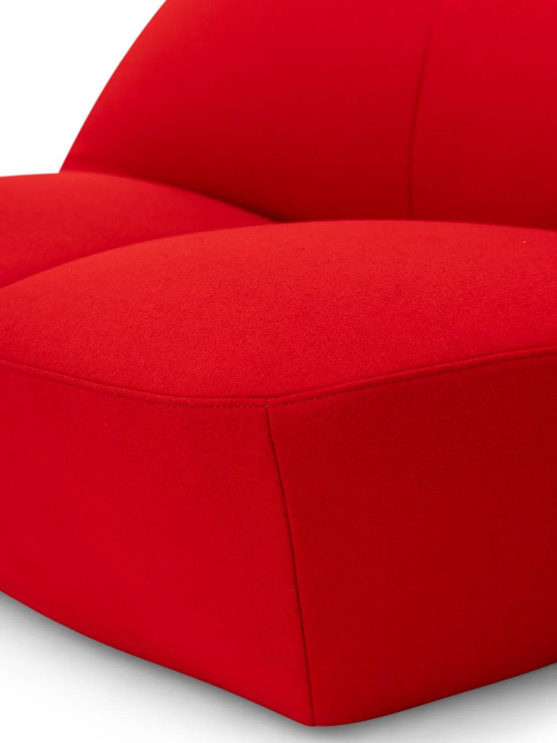 Fotel KISSS tapicerowany Moooi Eye on Design