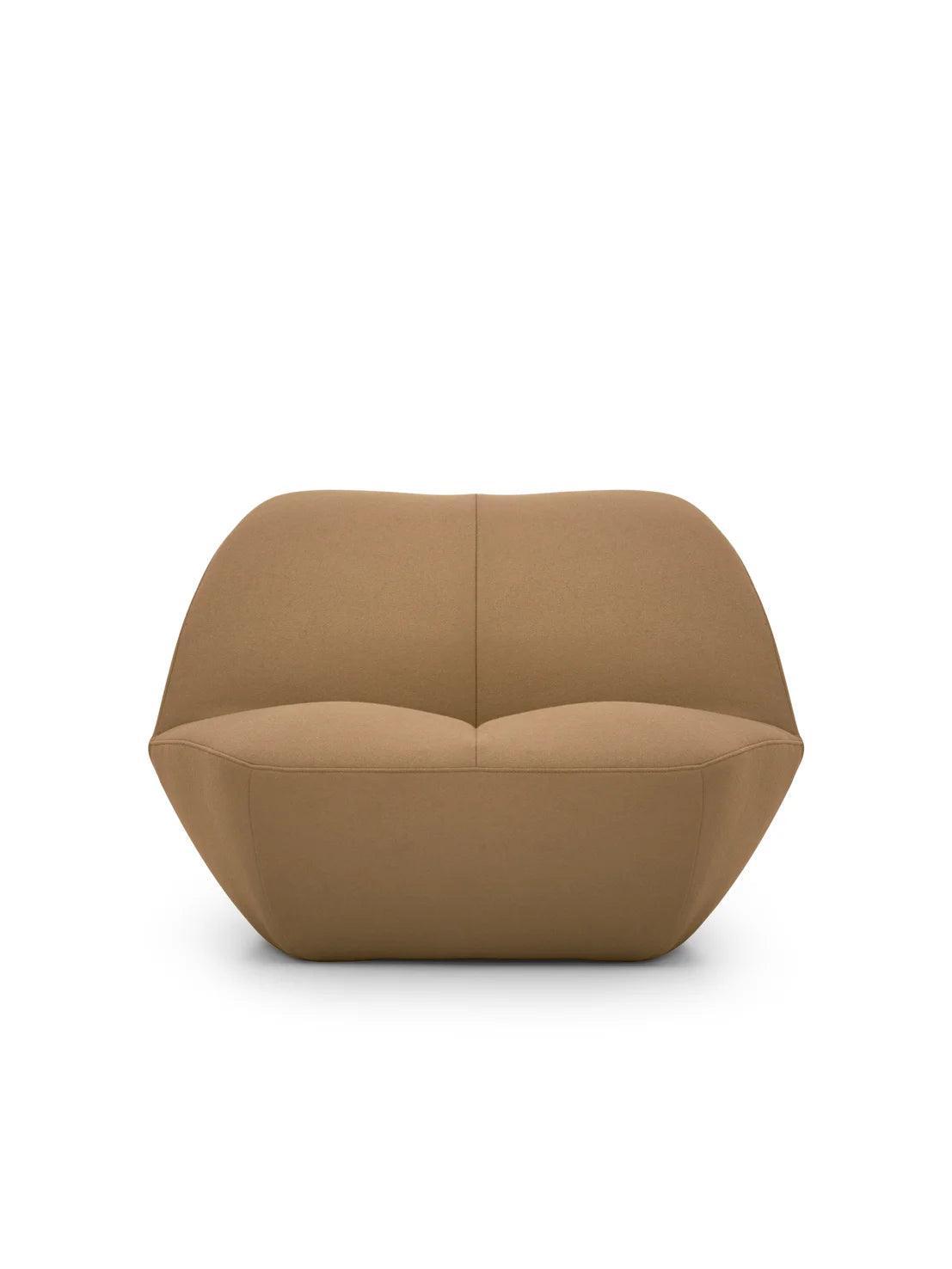 Fotel KISSS tapicerowany Moooi Eye on Design