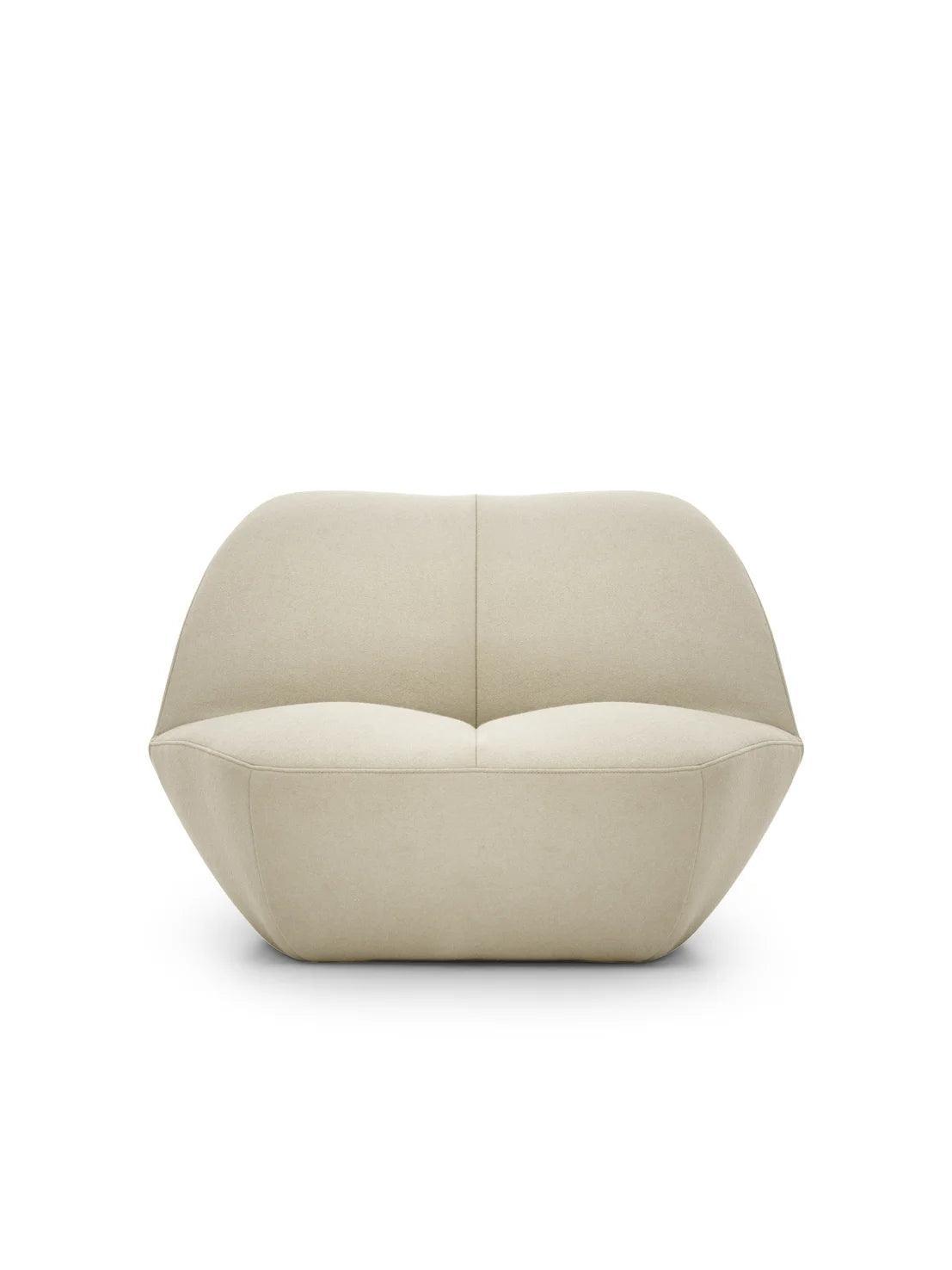 Fotel KISSS tapicerowany Moooi Eye on Design