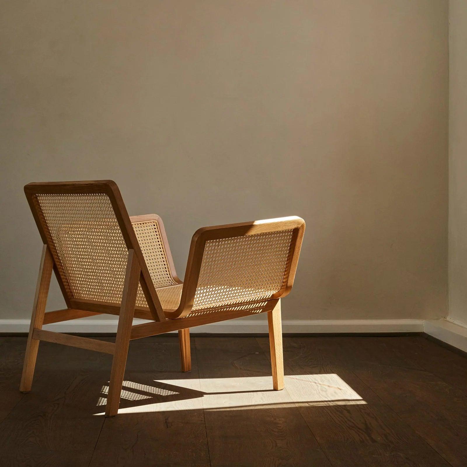 Fotel LE ROI dębowy z rattanem NORR11 Eye on Design