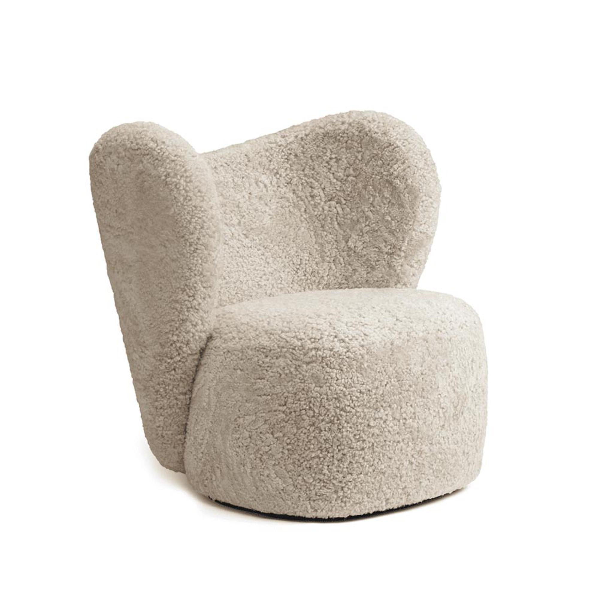 Fotel obrotowy futrzany LITTLE BIG kremowy NORR11 Eye on Design