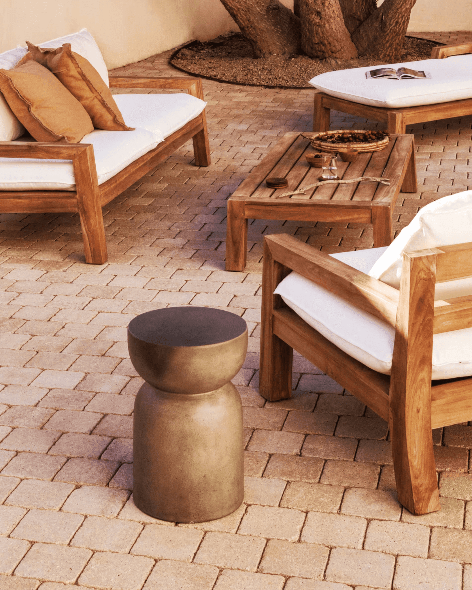 Fotel ogrodowy FORCANERA lite drewno tekowe La Forma Eye on Design