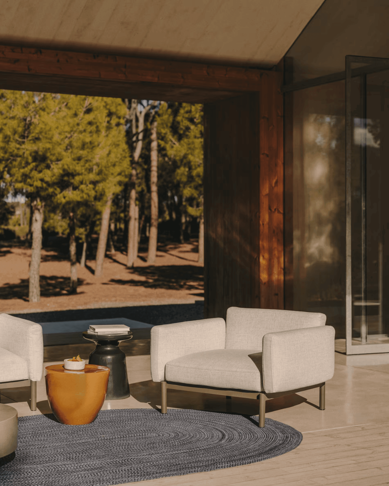 Fotel ogrodowy SORELLS jasnobeżowy La Forma Eye on Design