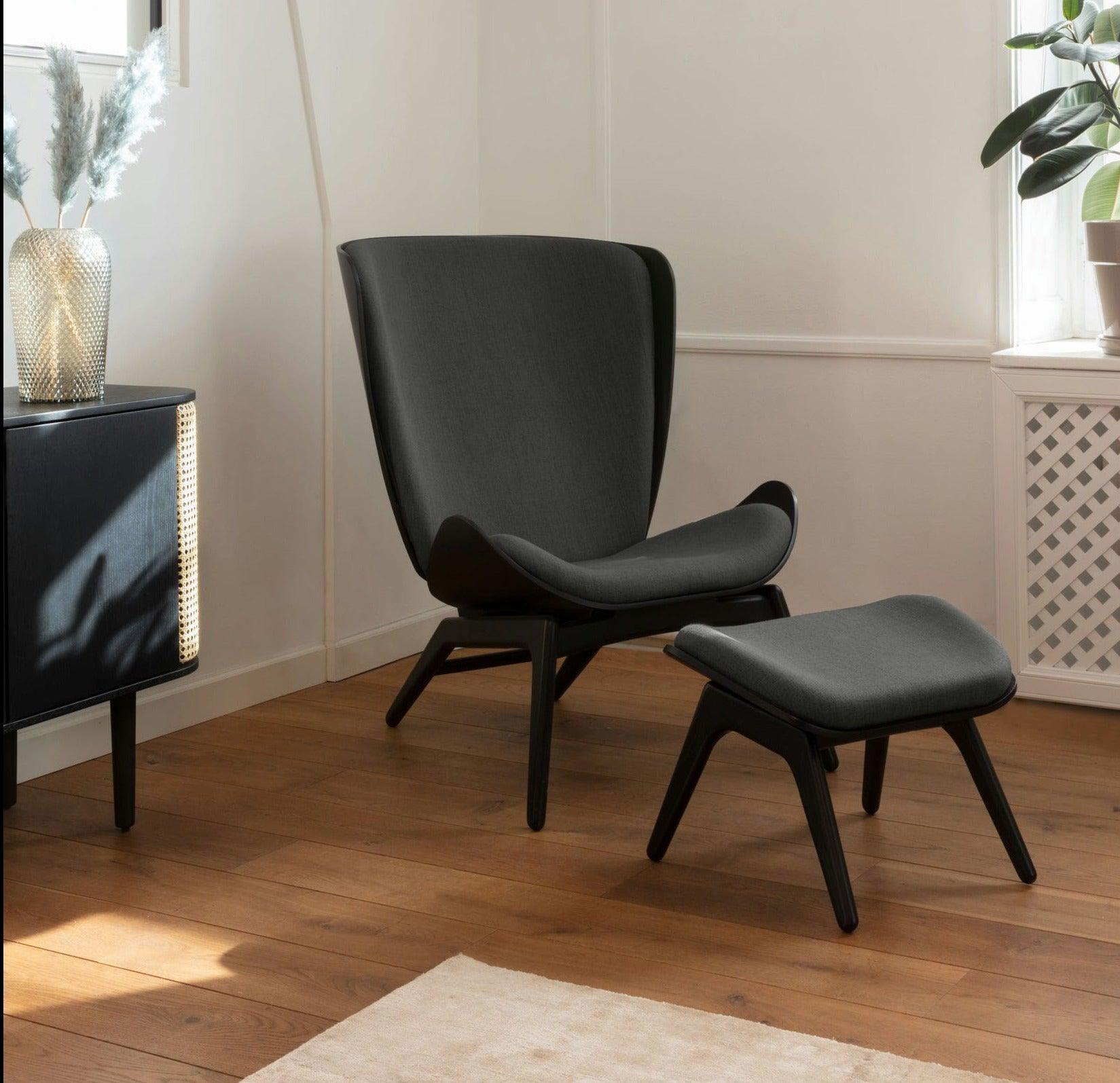 Fotel READER kawowy z czarną podstawą UMAGE Eye on Design