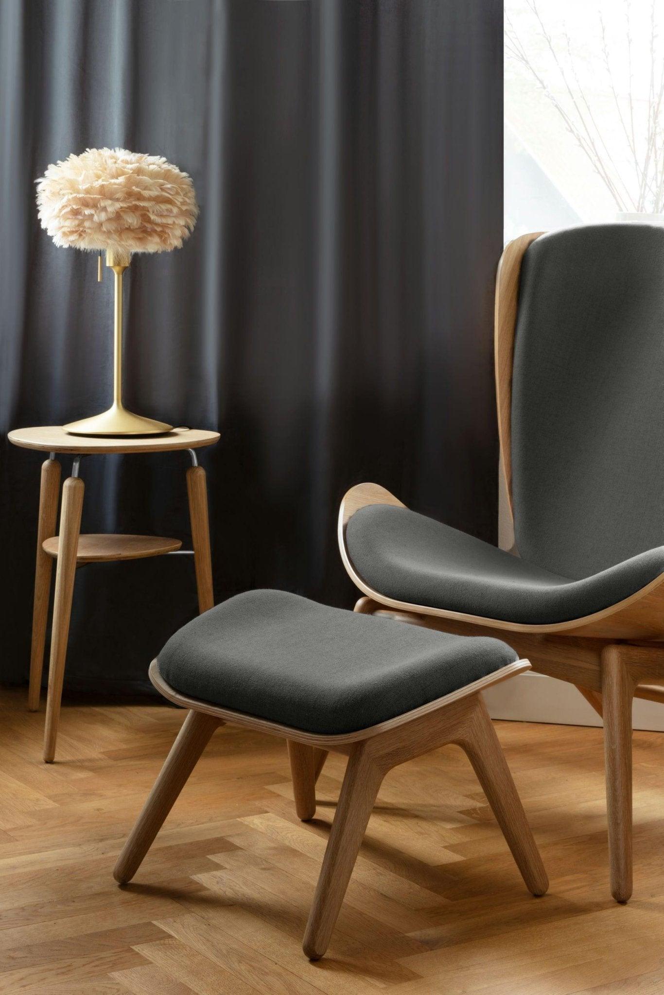 Fotel READER kremowy plusz z ciemno dębową podstawą UMAGE Eye on Design