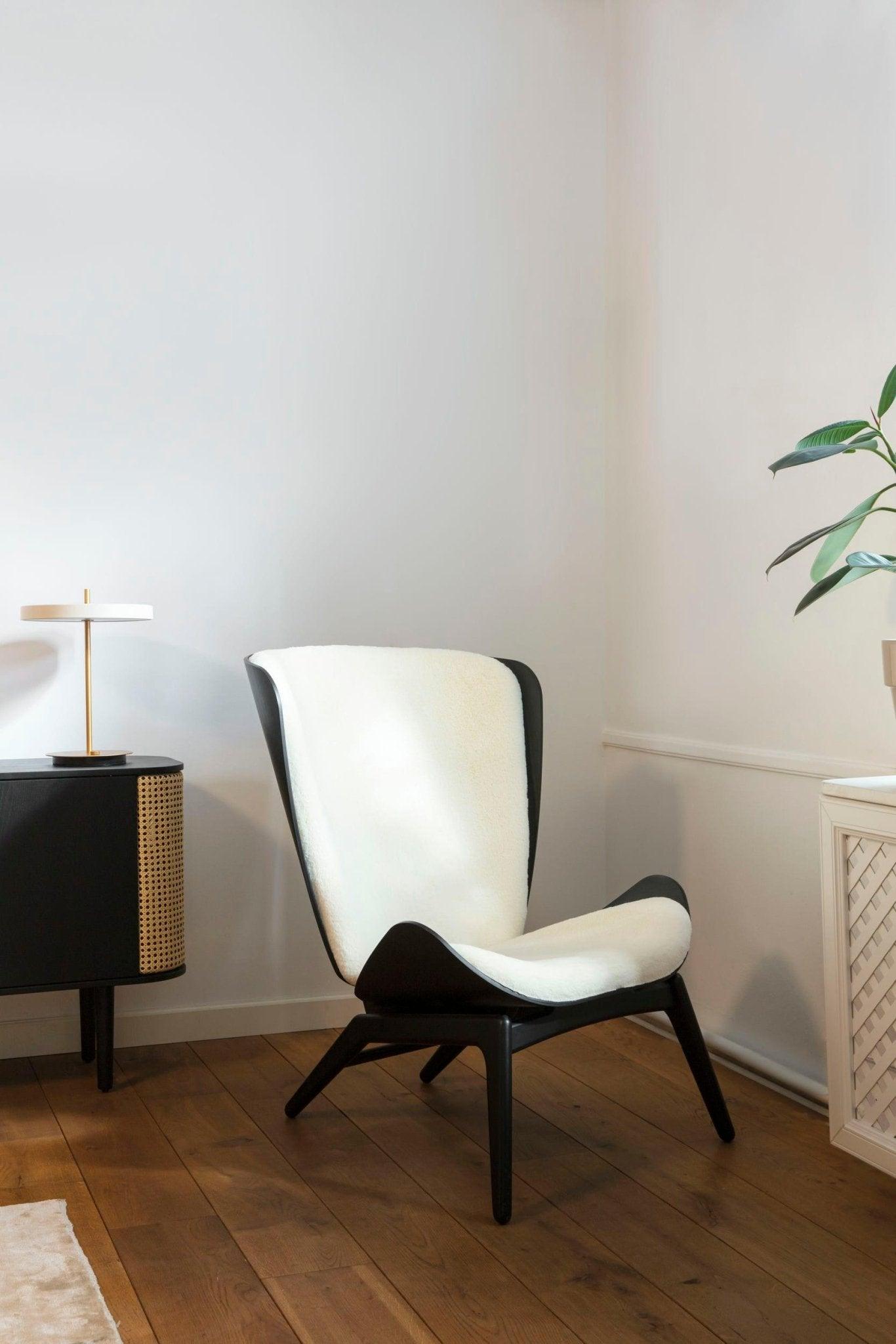 Fotel READER kremowy plusz z czarną podstawą UMAGE Eye on Design