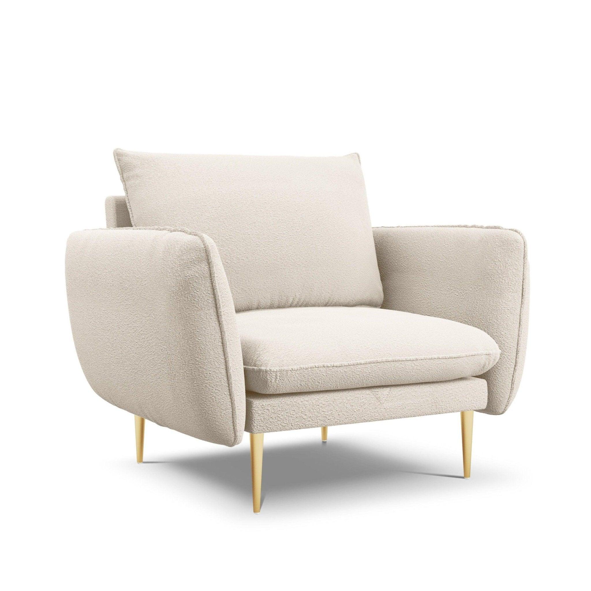 Fotel w tkaninie boucle VIENNA beżowy ze złotą podstawą Cosmopolitan Design Eye on Design