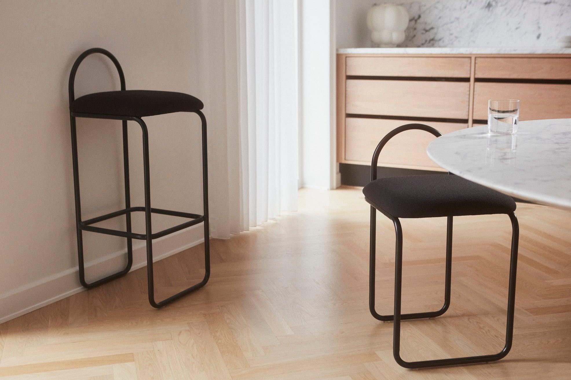 Hoker z tkaniną boucle ANGUI antracytowy AYTM Eye on Design