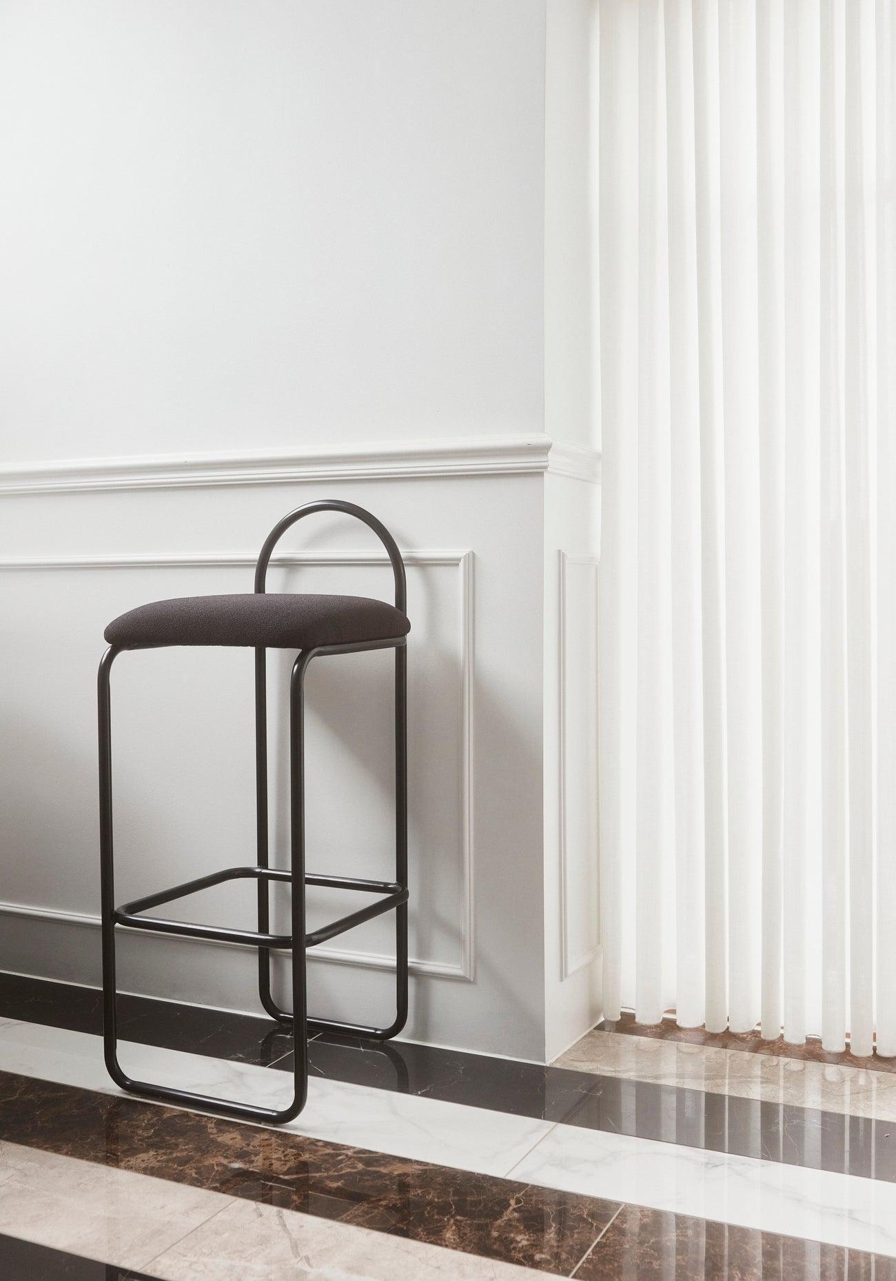 Hoker z tkaniną boucle ANGUI antracytowy AYTM Eye on Design