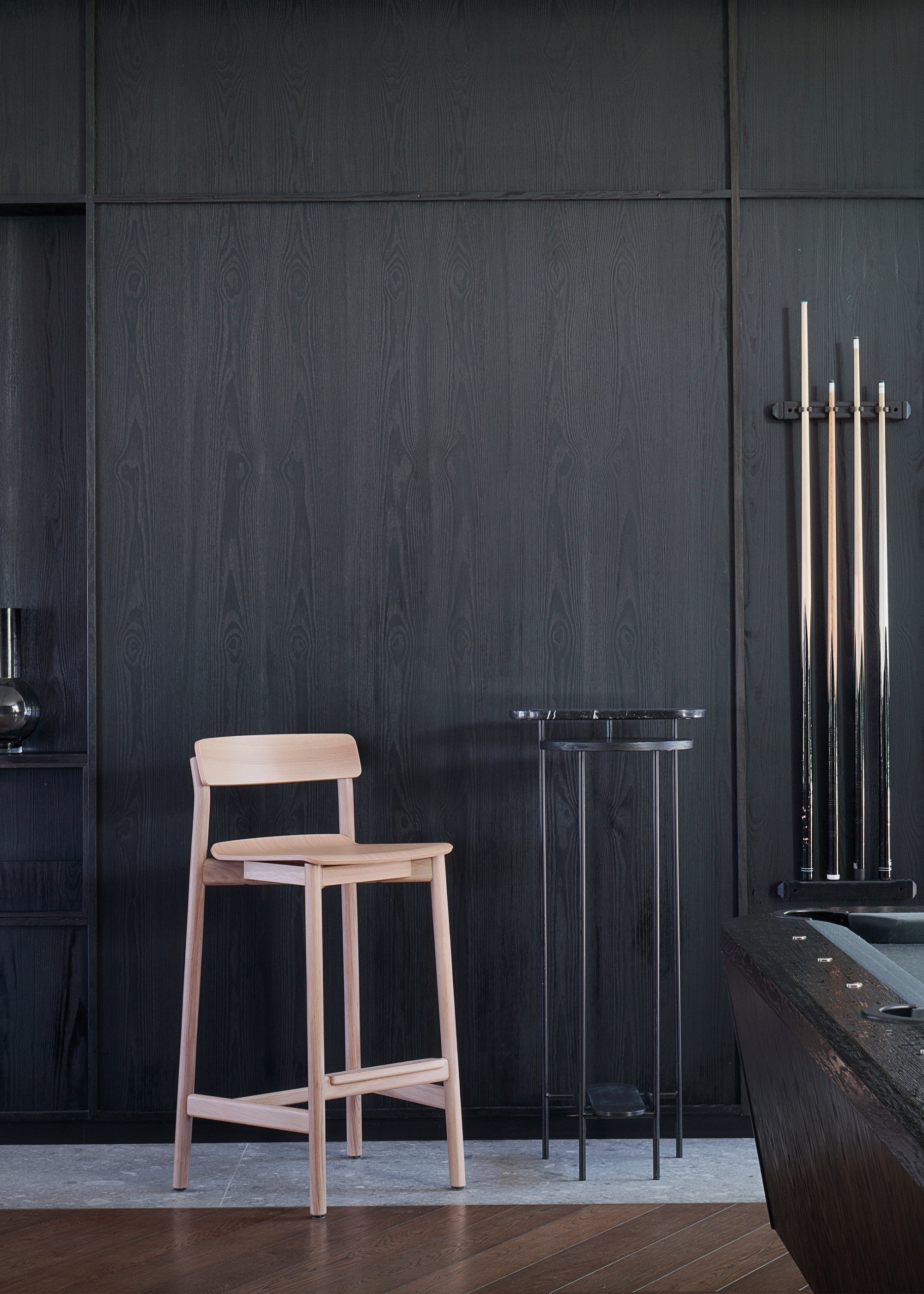 ARCHE stool black oak wood