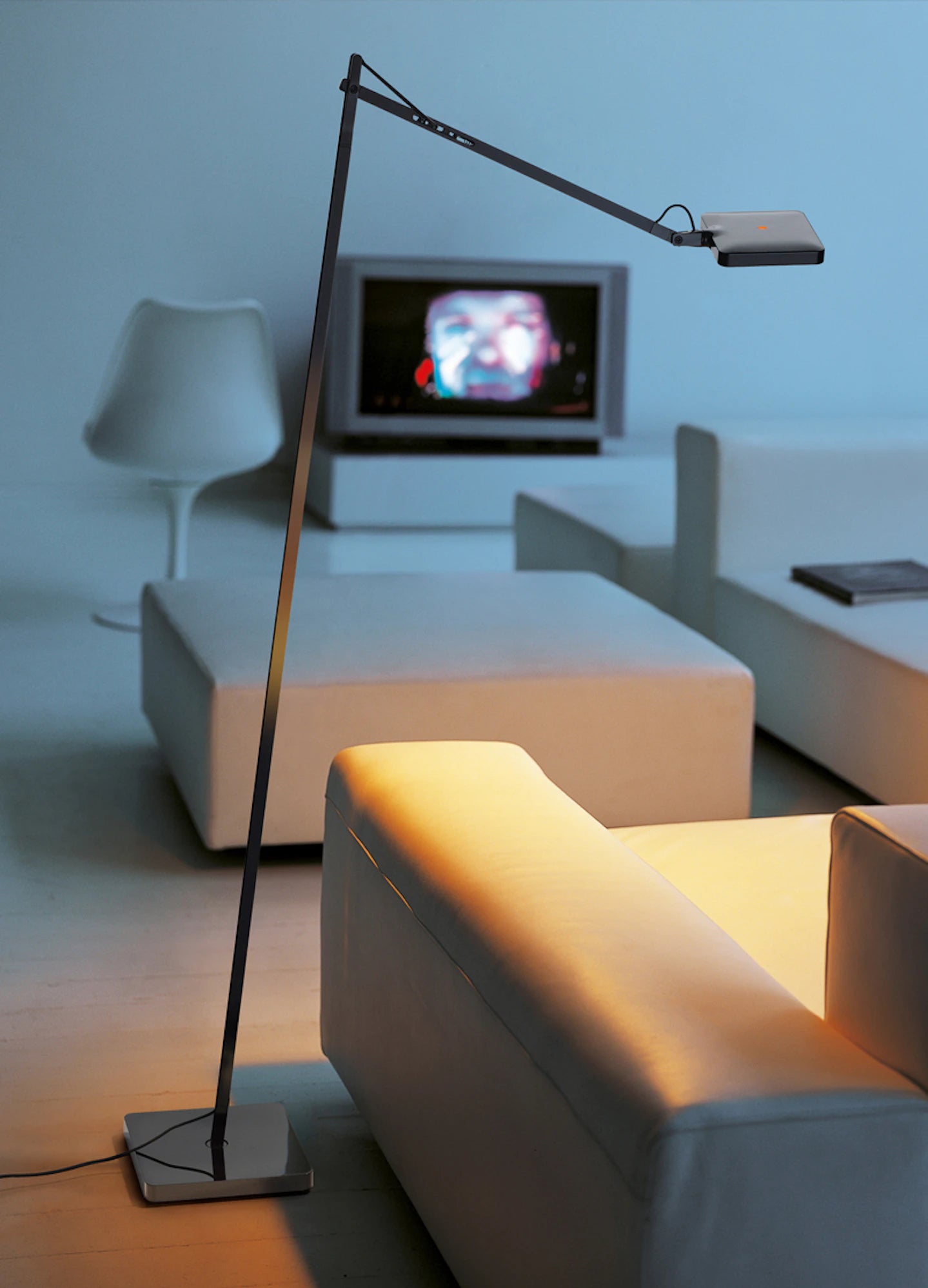 Šedá stojací lampa na čtení KELVIN LED