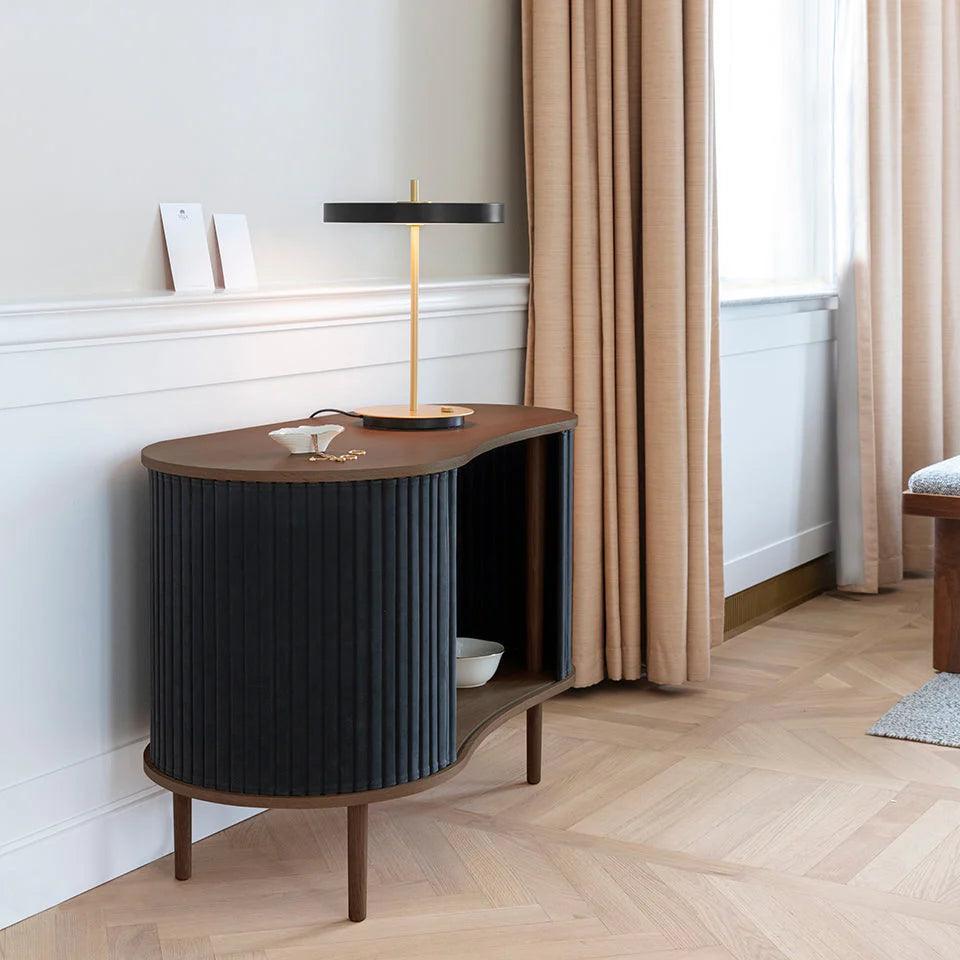 Komoda AUDACIOUS węglowy z ciemnym dębem UMAGE Eye on Design