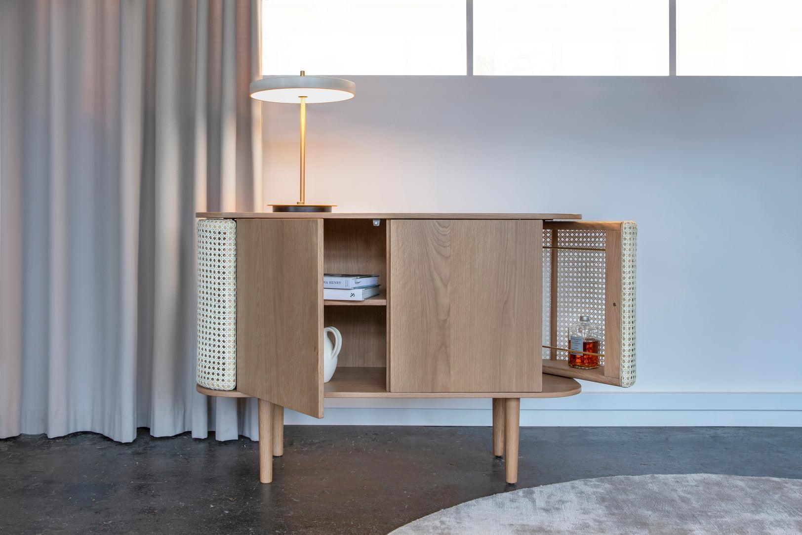 Komoda TREASURES rattan z dębem UMAGE Eye on Design