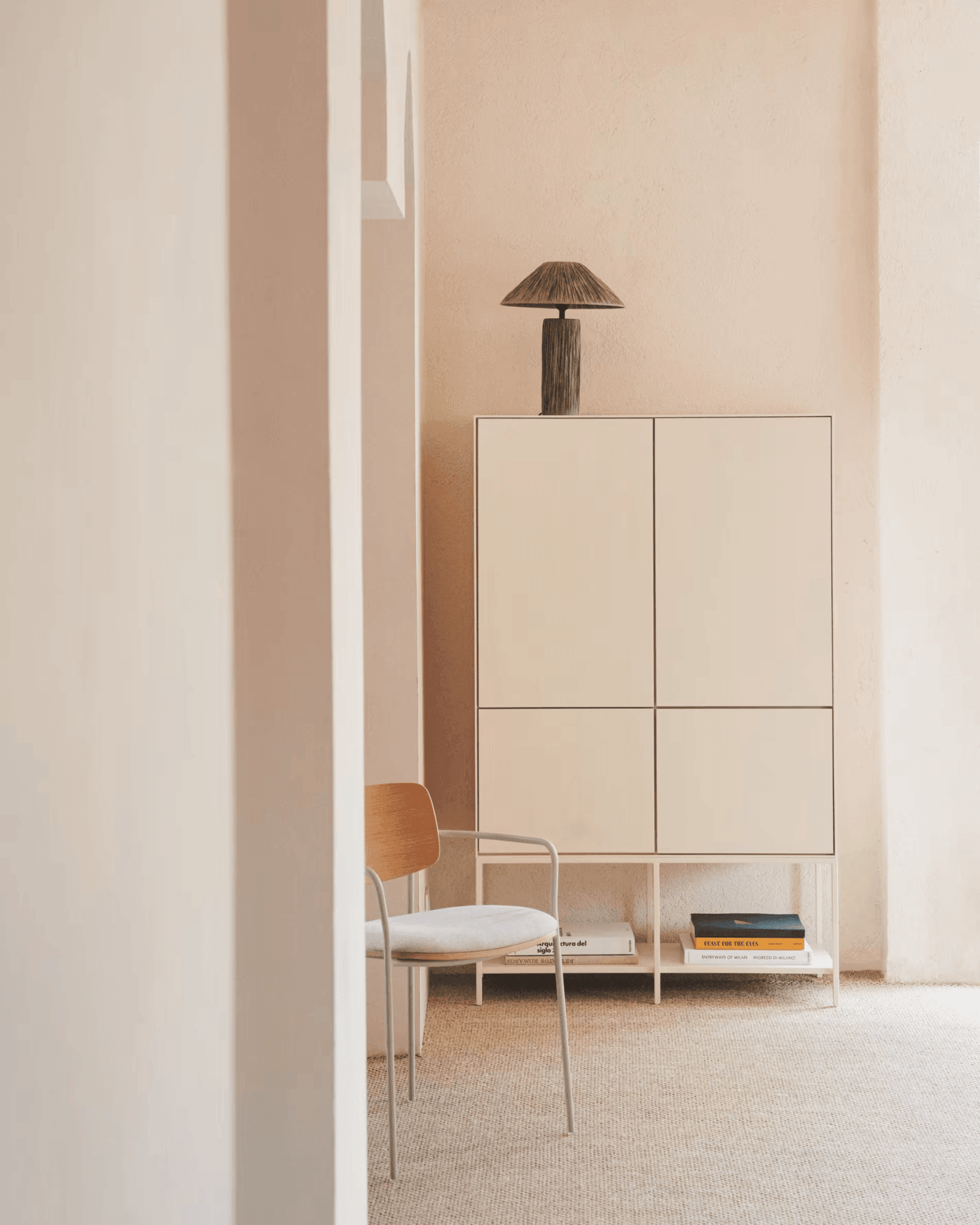 Komoda wysoka 4-drzwiowa VEDRANA biały La Forma Eye on Design