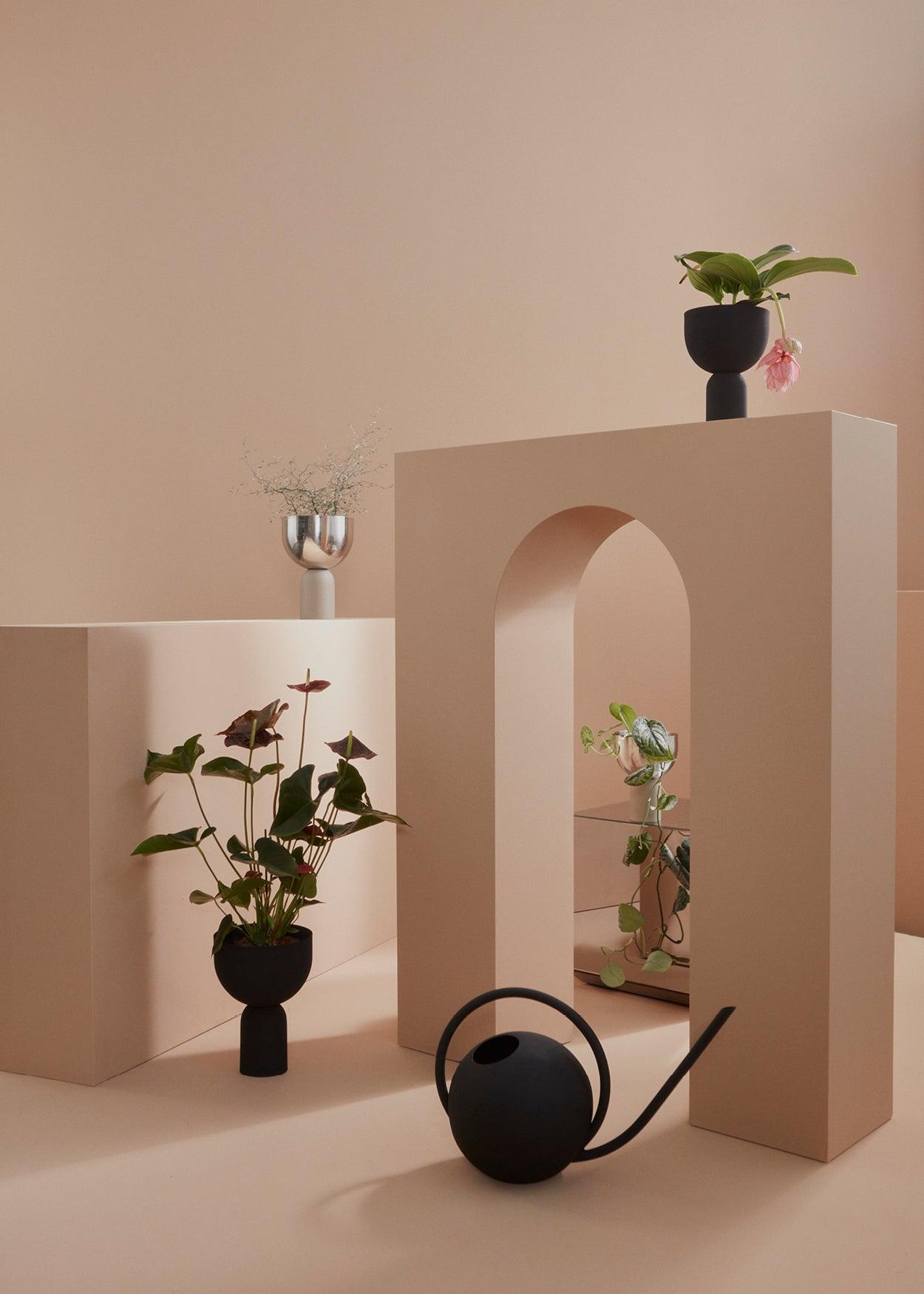 Konewka GLOBE czarny AYTM Eye on Design