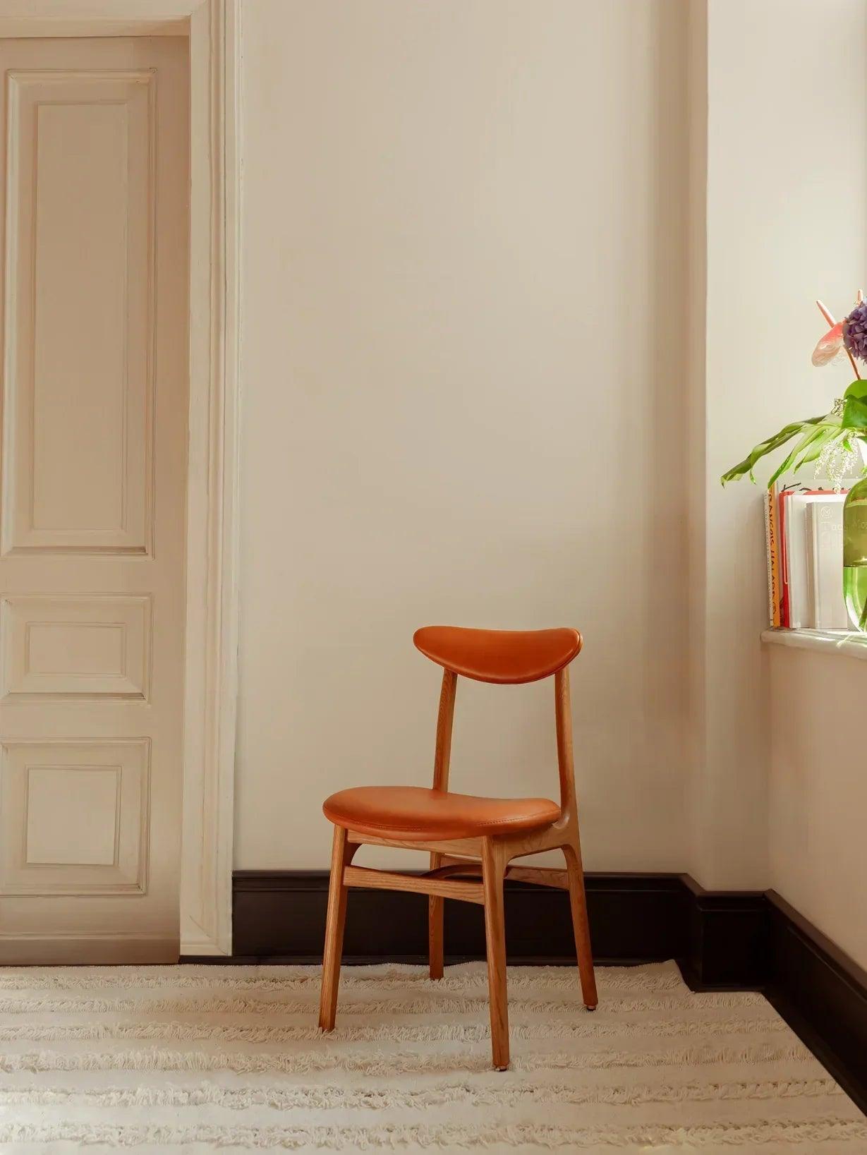 Krzesło 200-190 czerwony w tkaninie Velvet Sierra 366 concept Eye on Design